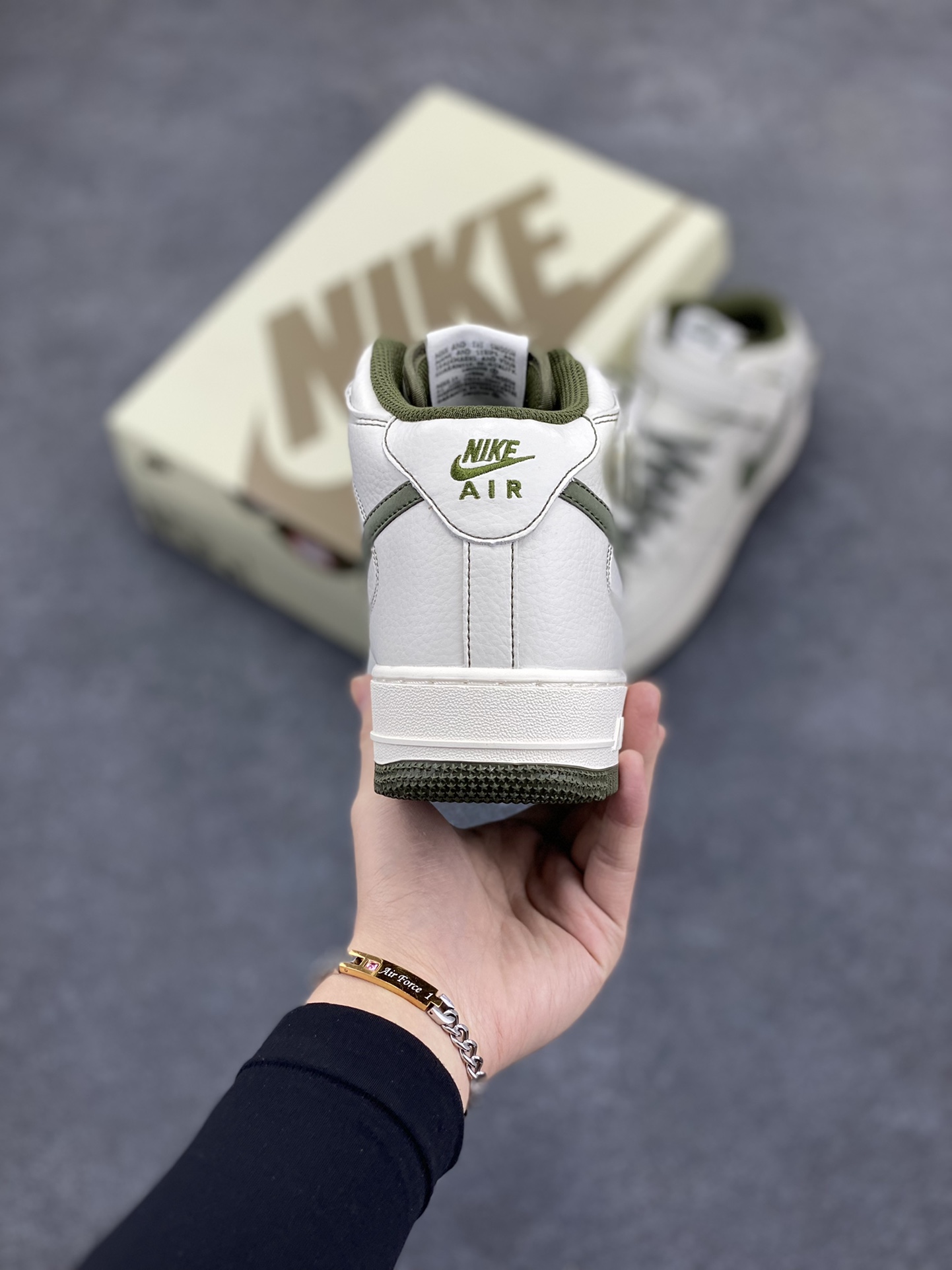 图片[4]-小红书爆款 秋冬新品  Nike Air Force 1 Mid \’07 米军绿 满天星中帮空军一号休闲板鞋 定制头成皮料 原装鞋盒 3M反光 原楦原纸板 纯正版型 内置全掌气垫 货号：RD6698-123 尺码：36 36.5 37.5 38 38.5 39 40 40.5 41 42 42.5 43 44 44.5 45-选品中心