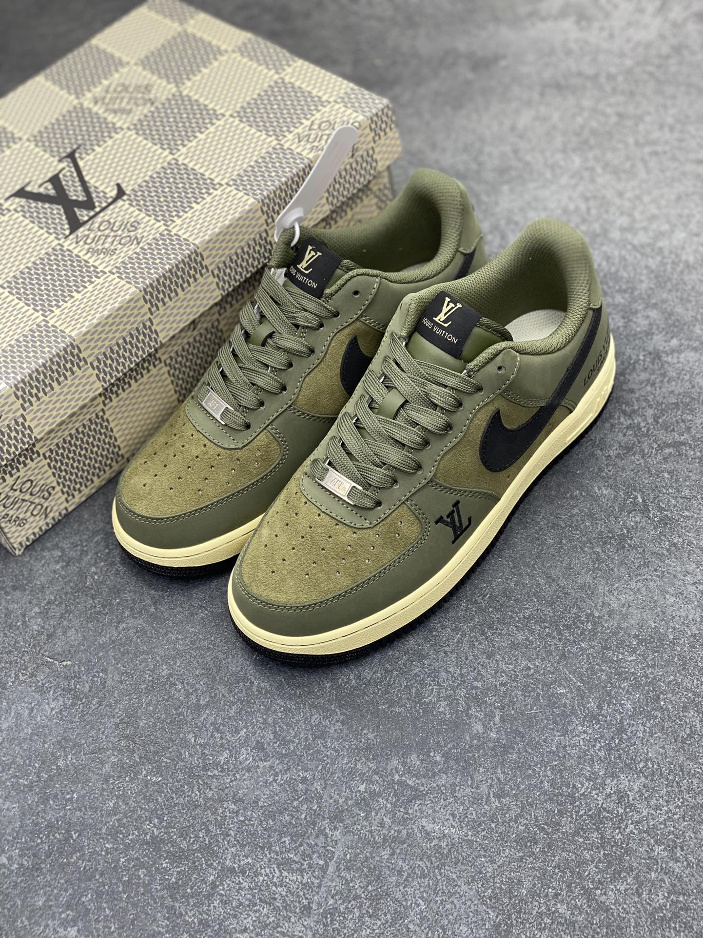 图片[8]-福利特价 NIke Air Force 1 \’07 Low “LV联名–军绿” 空军一号 中帮 运动鞋 休闲鞋 折边针车 工艺难度大 原楦头原纸板 原装鞋盒 定制五金配件 内置全掌气垫 原厂鞋底 货号：BA8806-223 尺码：36 36.5 37.5 38 38.5 39 40 40.5 41 42 42.5 43 44 44.5 45-选品中心