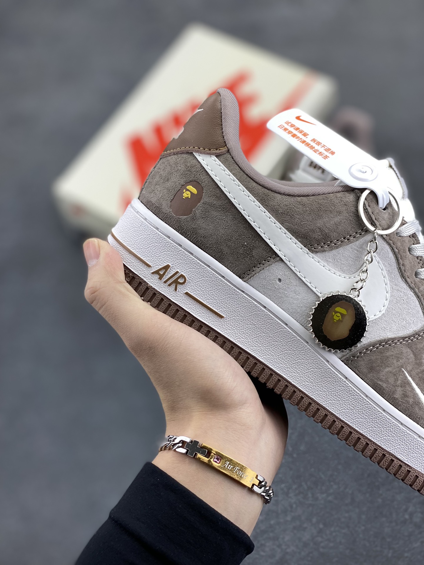 图片[6]-NIke Air Force 1 \’07 Low “Bape联名——棕白勾”空军一号 低帮 运动鞋 休闲鞋 折边针车 工艺难度大 原楦头原纸板 原装鞋盒 定制五金配件 内置全掌气垫 原厂鞋底 货号：KK1988-035 尺码：36 36.5 37.5 38 38.5 39 40 40.5 41 42 42.5 43 44 44.5 45-选品中心