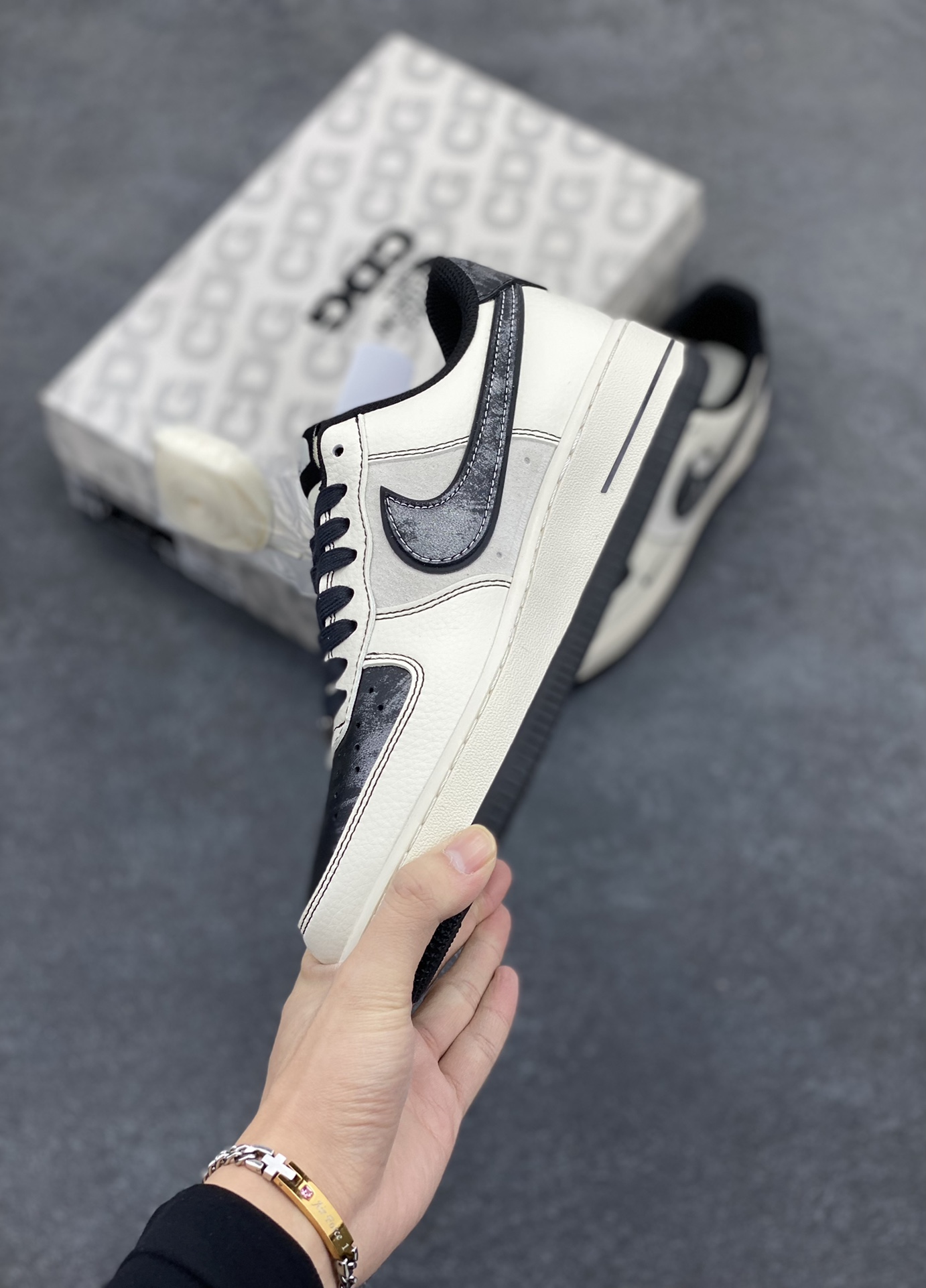 图片[3]-NIke Air Force 1 \’07 Low “北面联名——漆皮黑线”空军一号 低帮 运动鞋 休闲鞋 折边针车 工艺难度大 原楦头原纸板 原装鞋盒 定制五金配件 内置全掌气垫 原厂鞋底 货号：DM6688-005 尺码：36 36.5 37.5 38 38.5 39 40 40.5 41 42 42.5 43 44 44.5 45-选品中心