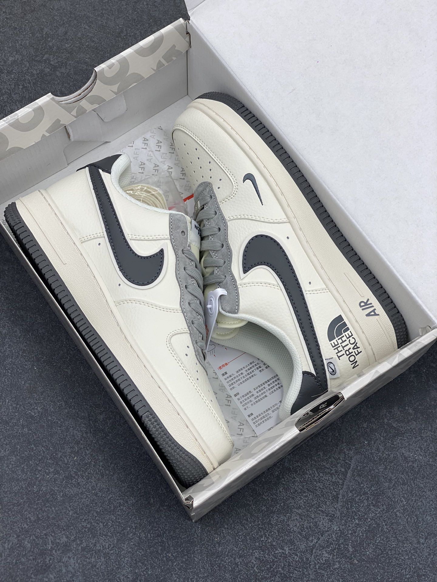 图片[9]-NIke Air Force 1 \’07 Low “北面联名–米白灰勾灰底”空军一号 低帮 运动鞋 休闲鞋 折边针车 工艺难度大 原楦头原纸板 原装鞋盒 定制五金配件 内置全掌气垫 原厂鞋底 货号：XZ6188-191 尺码：36 36.5 37.5 38 38.5 39 40 40.5 41 42 42.5 43 44 44.5 45-选品中心