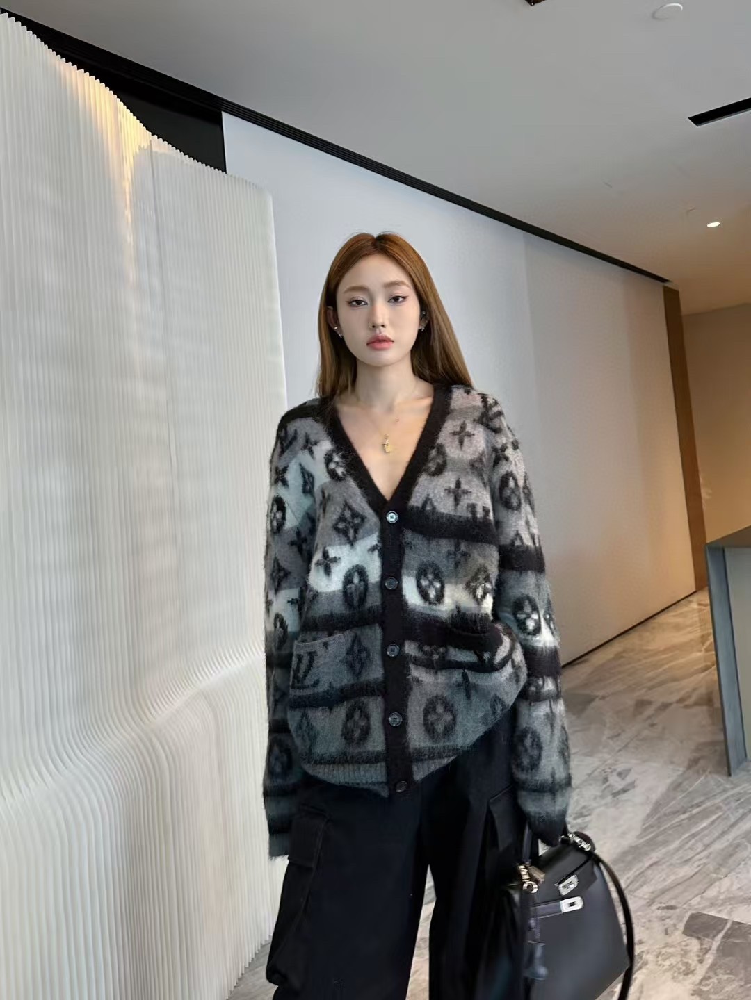 Louis Vuitton/路易威登 MONOGRAM 马海毛开衫 上身效果#