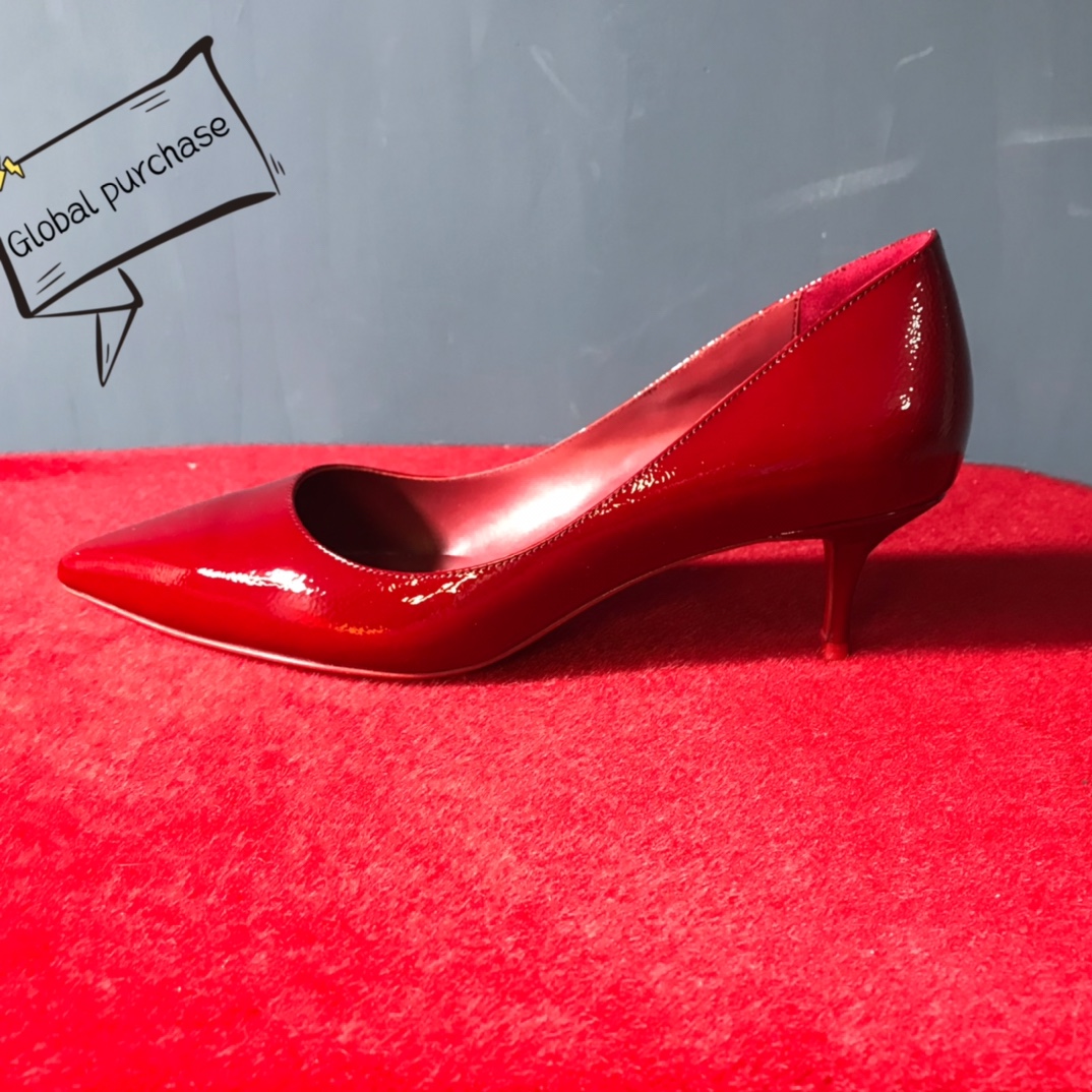 NO:100431,High-end customization 2025 spring and summer classic series!  H: 5.5Cm size 34-42. 212-001, burgundy wrinkled skin. burgundy sheepskin, burgundy edge. Official website synchronization. Standard European code Reference: 212-001 Color:wine:wine Material:cowhide Lining:goat leather Heel height: 5.5Cm Sole:leather sole Size:EU 34-42 (US 4-11):,,christian louboutin,sheepskin19860909高端订制 2025春夏精典款系列！ H:5.5Cm尺码34-42码.212－001,酒红色皱柒皮.酒红色羊皮里,酒红色边.官网同步. 标准欧码 Reference:212-001 Color:wine:wine Material:cowhide Lining:goat leather Heel heigh:5.5Cm Sole:leather sole Size:EU 34－42（US 4一11) :,,christian louboutin,sheepskin,Women's Shoes