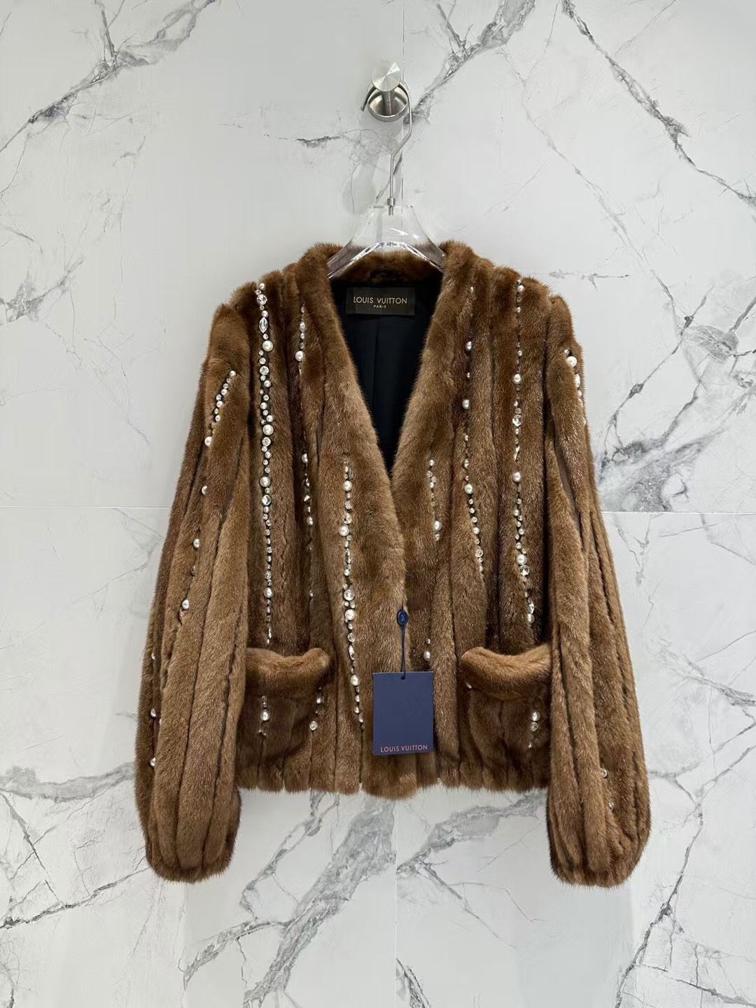 NO:637276,New model, the highest version in the heavy industry bead market, 1:1 original mold customization, Louis Vuitto*n, Louis Vuitton LV mink, new imported Copenhagen velvet mink, small female mink, whole piece ↘ Exquisite temperament, couple style, Size36-38-40, Louis Vuitton-clothing, louis vuitton, louis vuitton, louis vuitton, alexander wang19860909新款 重工订珠市场最高版本 1:1原版开模定制 Louis Vuitto*n 路易威*登LV水貂上新 进口哥本哈根天鹅绒水貂 小母貂整张 ↘精致气质款  情侣款 Size36-38-40,路易威登-服装,louis vuitton,louis vuitton,louis vuitton,alexander wang,Women's clothing