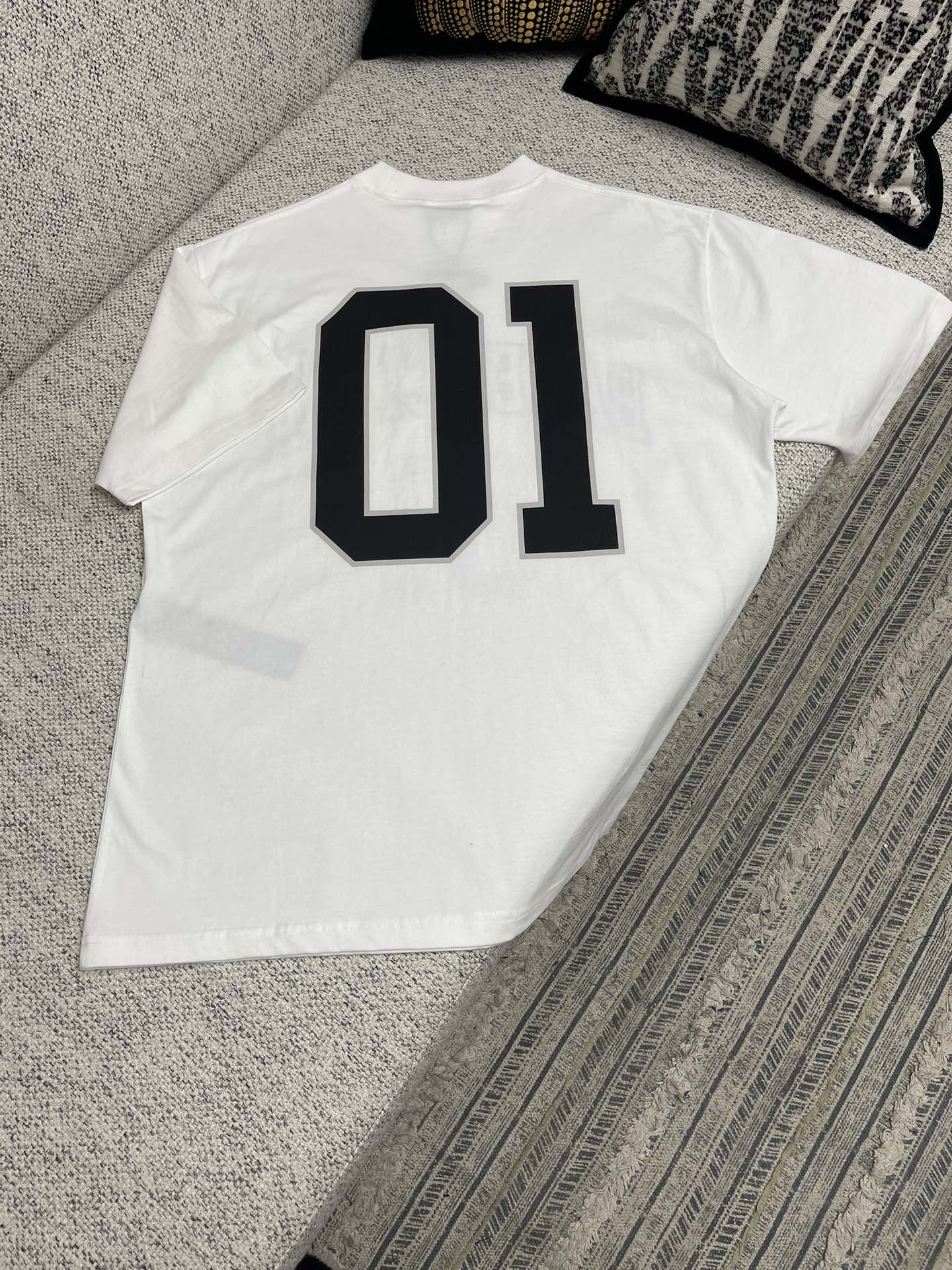 발렌시아가 24SS 남성 반팔 131762 Balenciaga T Shirt 썸네일 이미지