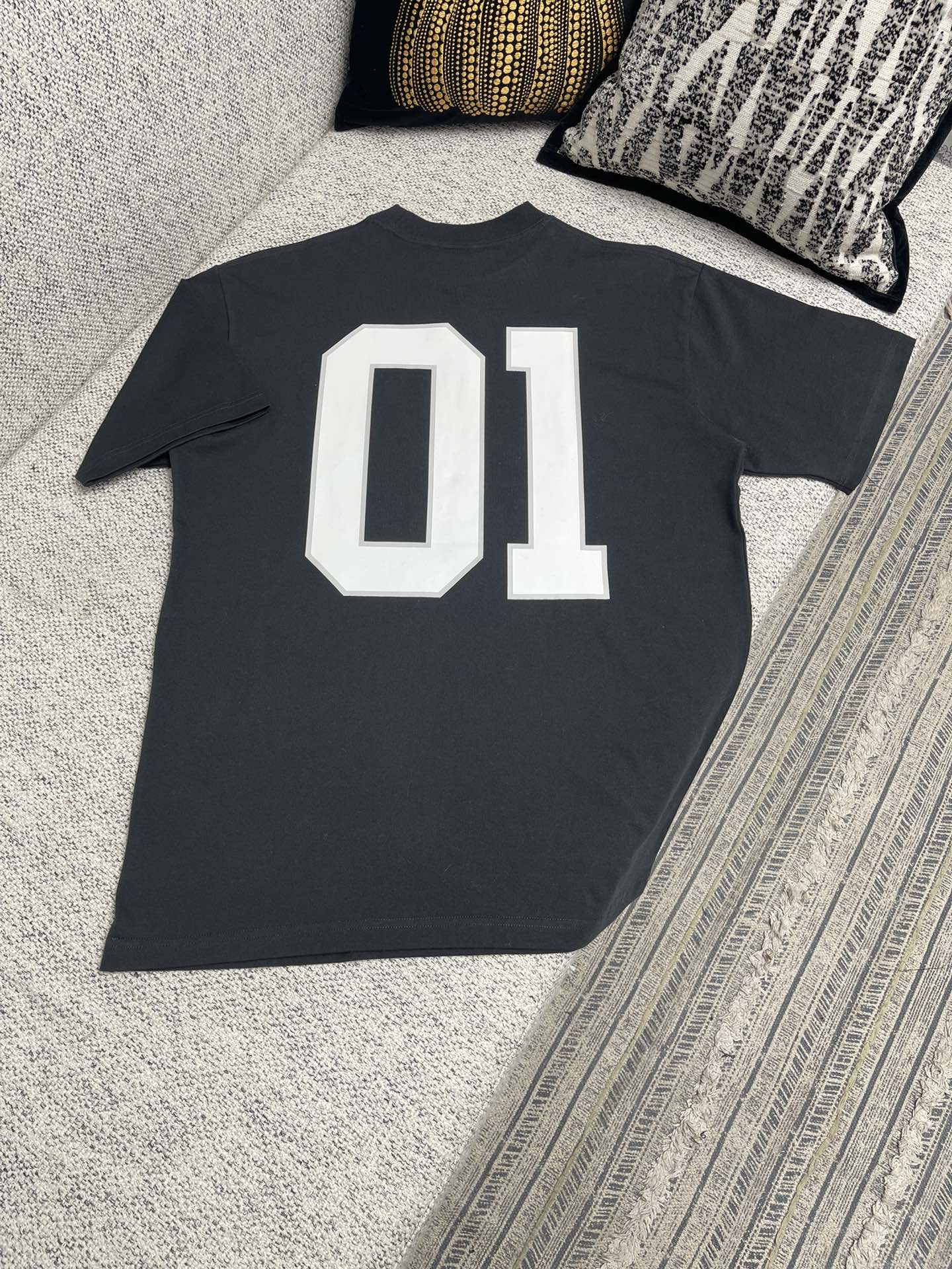 발렌시아가 24SS 남성 반팔 131761 Balenciaga T Shirt 썸네일 이미지