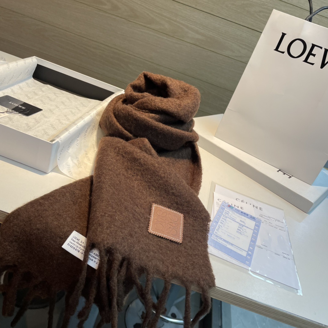 ️️Loewe超美新款马海毛围巾!超级推荐入手!质感好货!罗意威主打的马海毛围巾据说超难买哦!!打了好多