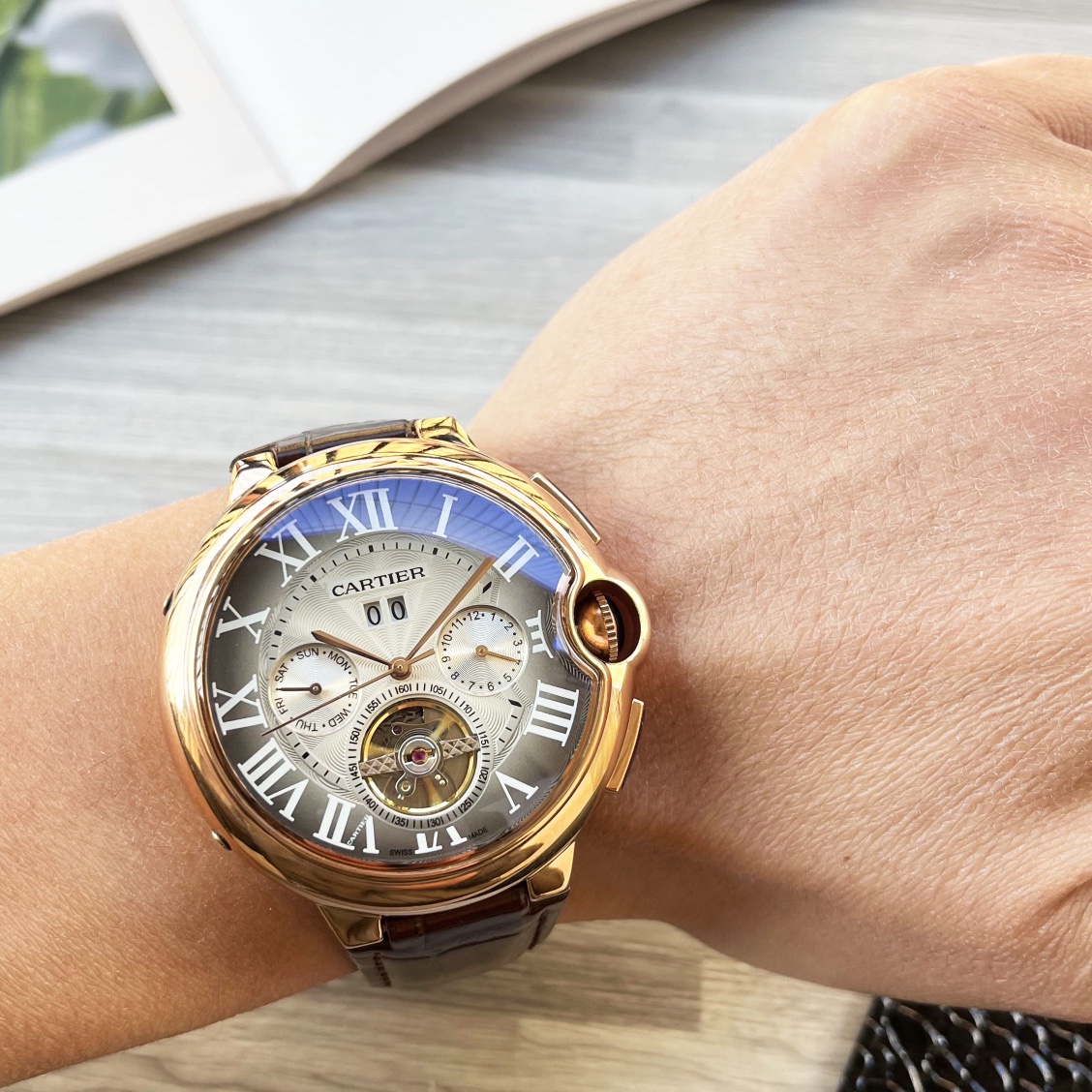 NO:147005,Platinum Steel 30 Blue Balloon Series Shockingly launched [Latest] Cartier Multifunctional Boutique Design [Type] Boutique Men's Watch [Watch Strap] Real Cowhide Strap [Movement] High-end Fully Automatic Mechanical Movement [Mirror] Mineral Strengthened Glass (More High Definition) Elegant Taste, Exotic, Ingenious, Ingenious, Wrist Treasure, Size Diameter 42mm Thickness 12.5mm Hot Sale!  Welcome to reprint!  cartier cowhide19860909白金钢30 蓝气球系列 震撼上市【最新】卡地亚 多功能精品设计【类型】精品男士腕表【表带】真牛皮表带【机芯】高端全自动机械机芯【镜面】矿物质强化玻璃（更高清） 品味高雅 浩瀚大气 匠心独运 腕间瑰宝 尺寸直径42mm厚12.5mm热卖上市！欢迎转载！,,cartier,cowhide,Watch