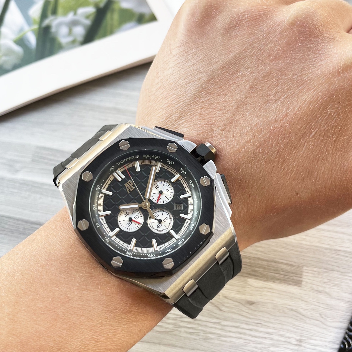 NO:147011,White Audemars Piguet's new masterpiece - the strongest cost-effectiveness!  Original model opening, the highest cost-effective version in the market. Audemars Piguet is consistent with the original, with super high quality in the market) and has a new upgrade to overcome various defects currently available!  Audemars Piguet Royal Oak Offshore Series, automatic mechanical movement, 316L stainless steel case, ultra-high hardness crystal glass mirror, meter super waterproof (diving and swimming) 44mm diameter, thickness 14.4mm is the same as the original version, the dial has Audemars Piguet's exclusive 