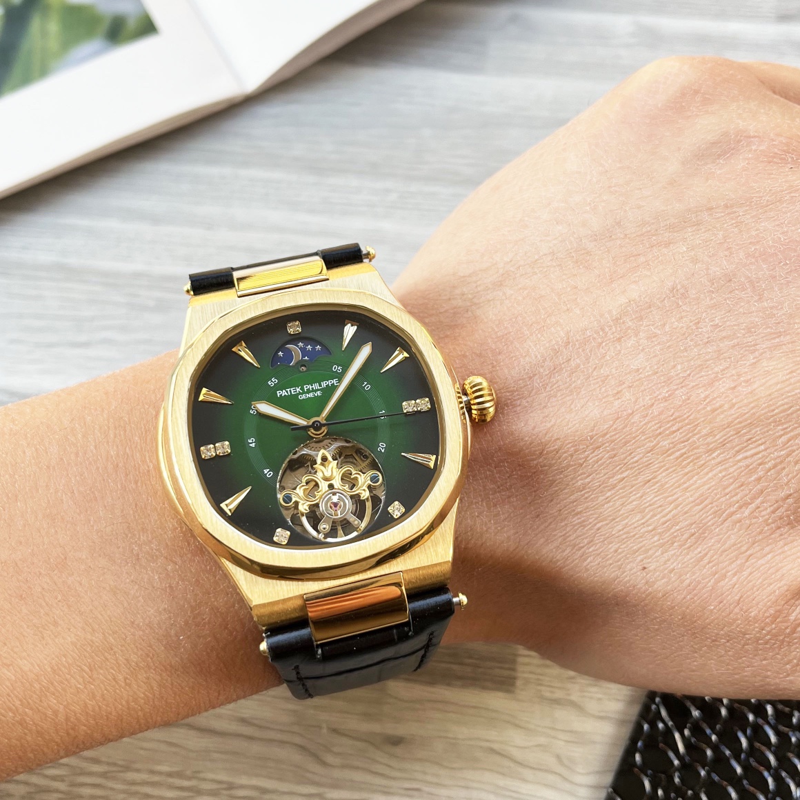 NO:146958,Belt Steel belt (same price for gold and white) Men's love Nautilus series watches [Latest] Patek Philippe's best design exclusive first release [Type] Boutique men's watch [Watch strap] Rubber strap [Movement] High-end fully automatic mechanical movement [Mirror] Mineral reinforced glass (More HD) Elegant taste, vast and atmospheric, ingenious, wrist treasure, size diameter 41mm thick 12mm, hot sale!  Welcome to reprint!  ,,patek philippe19860909皮带 钢带（金白同价） 男人挚爱鹦鹉螺系列腕表【最新】百达翡丽最佳设计独家首发【类型】精品男士腕表【表带】橡胶表带【机芯】高端全自动机械机芯【镜面】矿物质强化玻璃（更高清） 品味高雅 浩瀚大气 匠心独运 腕间瑰宝 尺寸直径41mm厚12mm热卖上市！欢迎转载！,,patek philippe,Watch