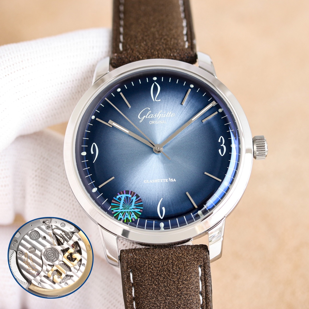 NO:146998,White and Gold [TW Factory wall crack recommendation] The highest version of the market, Grassuti original retro series is coming!  The first watch launched separately equipped with a 6-character small second dial!  The wonderful details are as follows: 1 watch diameter is 42MM and thickness is 12MM!  Consistent with the official website!  2 Equipped with the original movement of self-winding 39-60, the three-pin display is always accurate and reliable!  3 Front and rear pot covers sapphire glass (comfortable to wear) through the sapphire crystal glass mirror, the exquisite movement is polished and visible!  4 uses top Italian calf leather strap. The entire watch is simple and atmospheric, simple but not simple. The color of the scale pointer is in line with the case. The arched watch mirror and dial combined with the slightly curved hands, the entire watch exudes a strong classical atmosphere. Elegant and generous instantly lift the tweezers, which is more charming, and more elegant, with a symbol of taste and noble life. TW Factory focuses on quality, displays truthfully, and does not forget its original intention!  Welcome all watch friends to taste it!  ,,cowhide19860909白 金【 TW Factory墙裂推荐】市场最高版本 格拉.苏蒂原创复古系列强势来袭！首次推出的单独搭载6字位小秒盘的腕表！精彩细节如下 1腕表表径42MM,厚度12MM！跟官网一致！ 2搭载自制自动上链39-60型原创机芯,三针显示始终精准可靠！ 3前后锅盖蓝宝石玻璃(佩戴舒适)透过蓝宝石水晶玻璃表镜,精美机芯打磨一览无余！ 4采用顶级意大利小牛皮材质表带. 整个表简单大气风格,简约而不简单,刻度指针颜色与表壳一脉相承,拱行表镜及表盘结合略微弯曲的指针,整只表都透出了浓浓的古典气息. 优雅大方瞬间提镊男人魅力,更有品味与生活尊贵象征. TW Factory专注品质,真实展现,不忘初衷！欢迎各位表友品鉴！,,cowhide,Watch