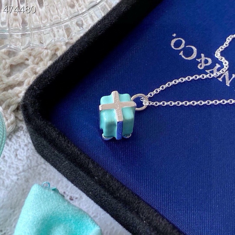 Tiffany & Co. 蒂芙尼项链珐琅礼盒吊坠情人节礼物 玲珑 白搭 单品 佩戴效果超赞项链