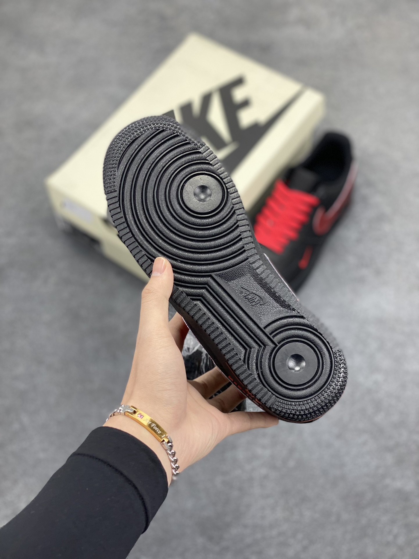 图片[5]-Nike Air Force 1 Low “Just Do It”联名黑红 空军一号低帮运动休闲板鞋 原楦头原纸板 打造纯正空军版型#专注外贸渠道 全掌内置蜂窝气垫 #原盒配件 原厂中底钢印、拉帮完美 货号：CW2288-025 尺码：36 36.5 37.5 38 38.5 39 40 40.5 41 42 42.5 43 44 44.5 45-选品中心