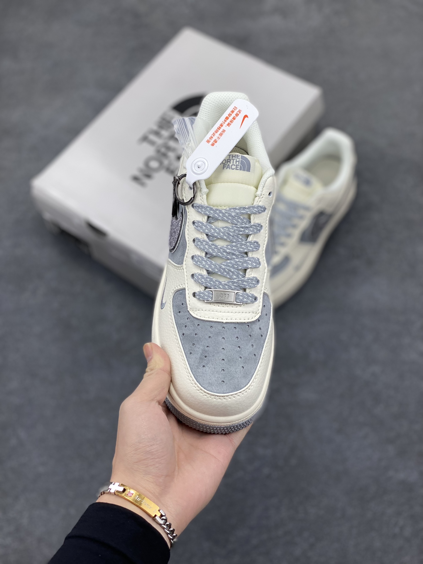 图片[2]-NIke Air Force 1 \’07 Low “北面联名”空军一号 低帮 运动鞋 休闲鞋 折边针车 工艺难度大 原楦头原纸板 原装鞋盒 定制五金配件 内置全掌气垫 原厂鞋底 货号：QY6818-524 尺码：36 36.5 37.5 38 38.5 39 40 40.5 41 42 42.5 43 44 44.5 45-选品中心