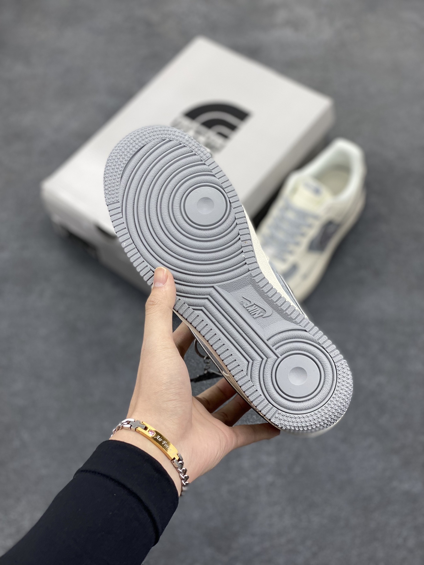 图片[5]-NIke Air Force 1 \’07 Low “北面联名”空军一号 低帮 运动鞋 休闲鞋 折边针车 工艺难度大 原楦头原纸板 原装鞋盒 定制五金配件 内置全掌气垫 原厂鞋底 货号：QY6818-524 尺码：36 36.5 37.5 38 38.5 39 40 40.5 41 42 42.5 43 44 44.5 45-选品中心