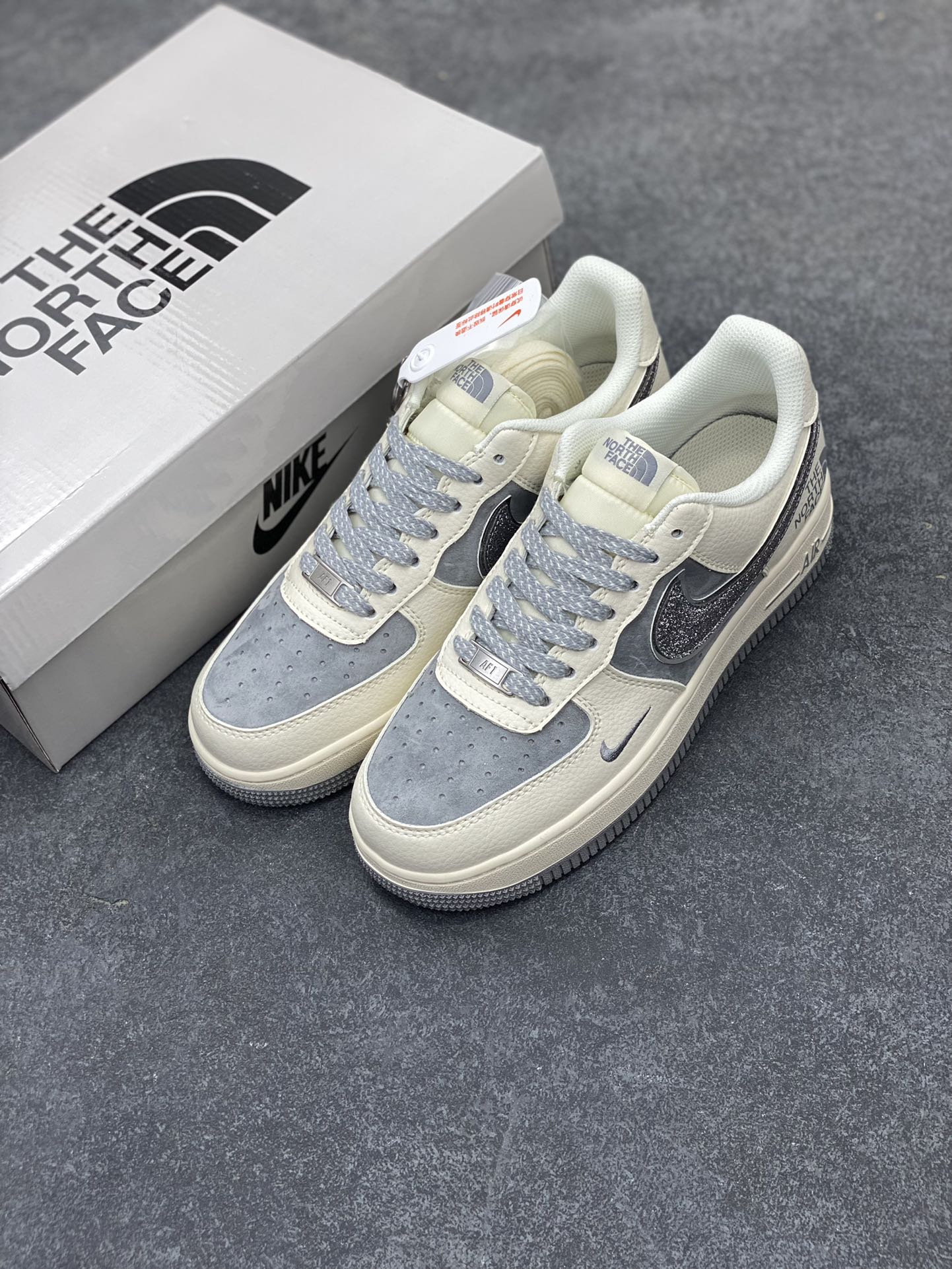 图片[8]-NIke Air Force 1 \’07 Low “北面联名”空军一号 低帮 运动鞋 休闲鞋 折边针车 工艺难度大 原楦头原纸板 原装鞋盒 定制五金配件 内置全掌气垫 原厂鞋底 货号：QY6818-524 尺码：36 36.5 37.5 38 38.5 39 40 40.5 41 42 42.5 43 44 44.5 45-选品中心