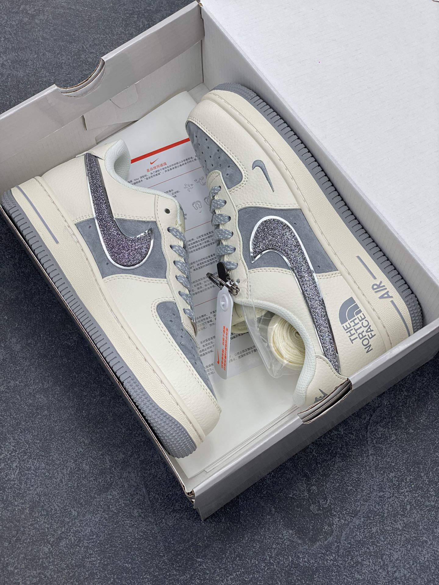 图片[9]-NIke Air Force 1 \’07 Low “北面联名”空军一号 低帮 运动鞋 休闲鞋 折边针车 工艺难度大 原楦头原纸板 原装鞋盒 定制五金配件 内置全掌气垫 原厂鞋底 货号：QY6818-524 尺码：36 36.5 37.5 38 38.5 39 40 40.5 41 42 42.5 43 44 44.5 45-选品中心