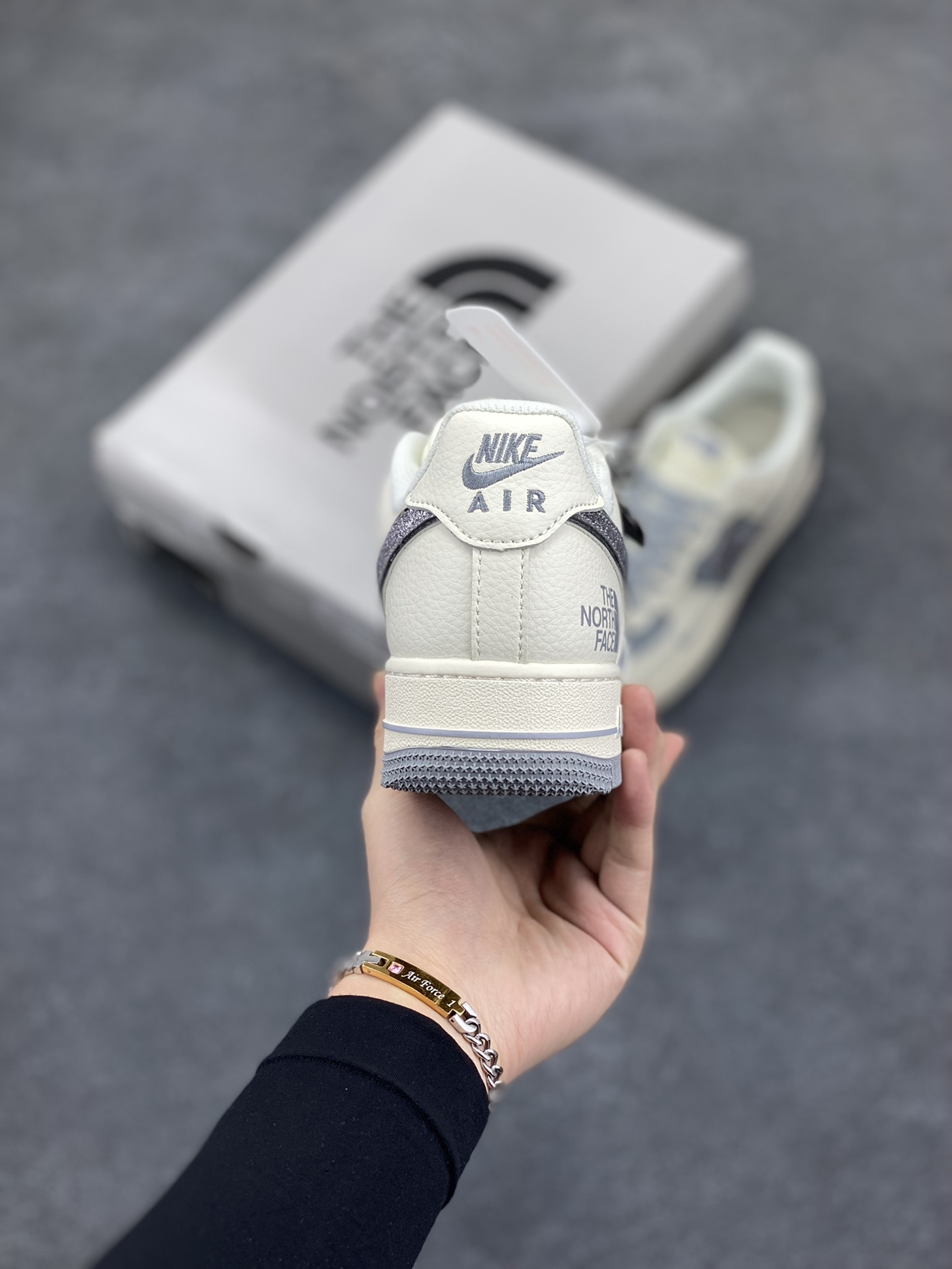 图片[4]-NIke Air Force 1 \’07 Low “北面联名”空军一号 低帮 运动鞋 休闲鞋 折边针车 工艺难度大 原楦头原纸板 原装鞋盒 定制五金配件 内置全掌气垫 原厂鞋底 货号：QY6818-524 尺码：36 36.5 37.5 38 38.5 39 40 40.5 41 42 42.5 43 44 44.5 45-选品中心