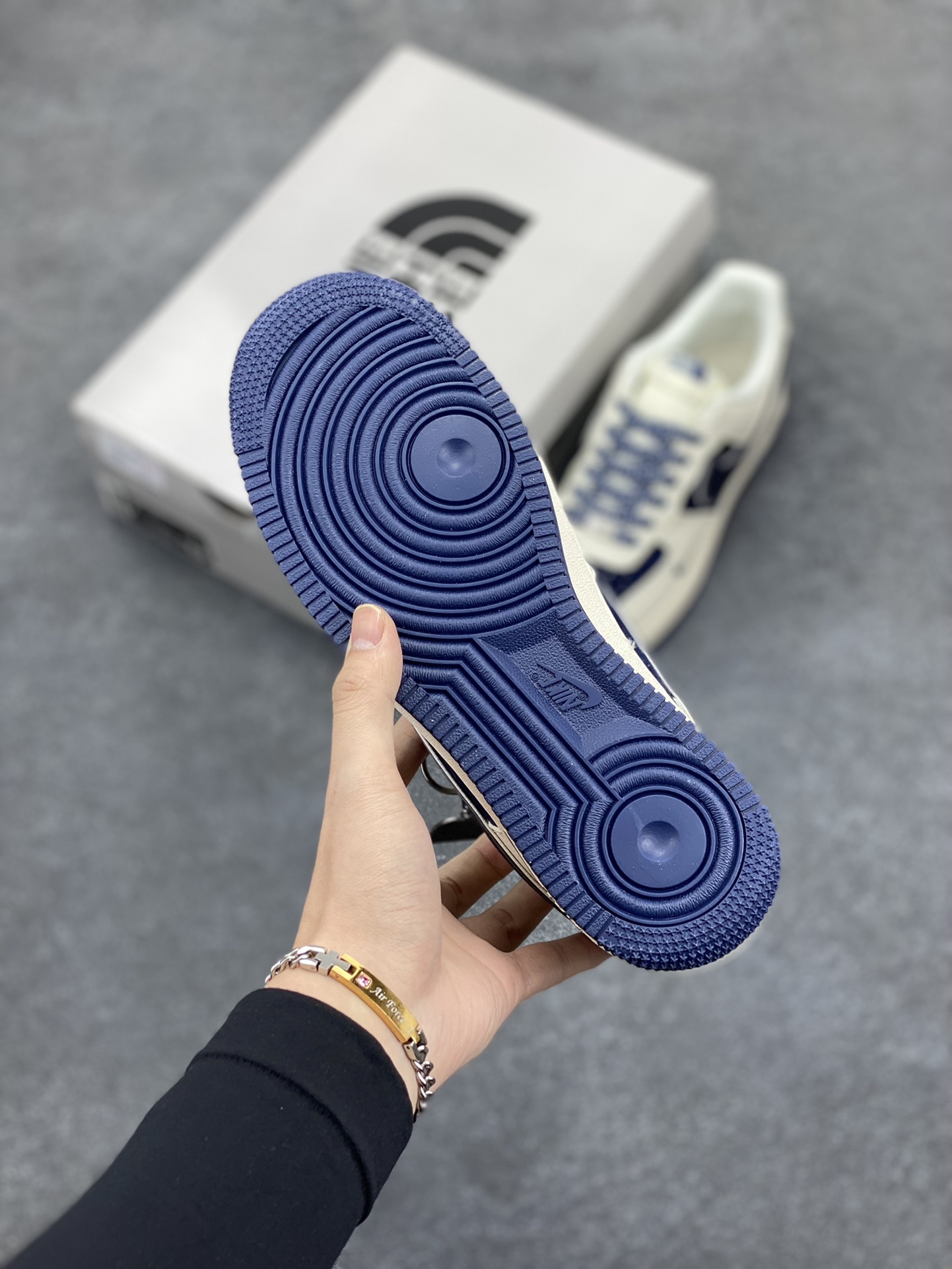 图片[5]-NIke Air Force 1 \’07 Low “北面联名”空军一号 低帮 运动鞋 休闲鞋 折边针车 工艺难度大 原楦头原纸板 原装鞋盒 定制五金配件 内置全掌气垫 原厂鞋底 货号：QY6818-525 尺码：36 36.5 37.5 38 38.5 39 40 40.5 41 42 42.5 43 44 44.5 45-选品中心