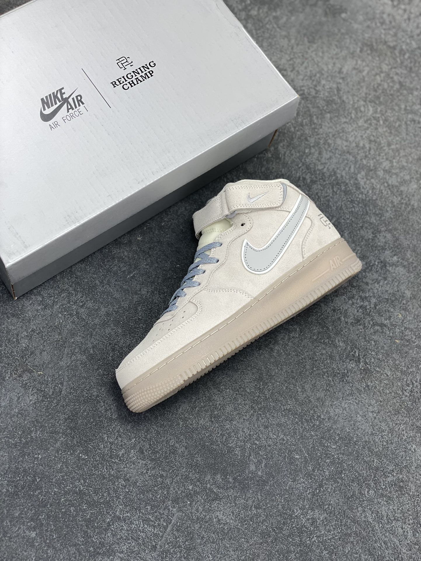 图片[7]-NIke Air Force 1 \’07 Mid 卫冕冠军六代 空军一号中帮运动休闲板鞋 客供高亮3M反光材料 进口麂皮 定制原盒 原楦头原纸板 纯正版型 原厂水晶大底 内置全掌气垫 货号：GB0902-112 尺码：36 36.5 37.5 38 38.5 39 40 40.5 41 42 42.5 43 44 44.5 45-选品中心