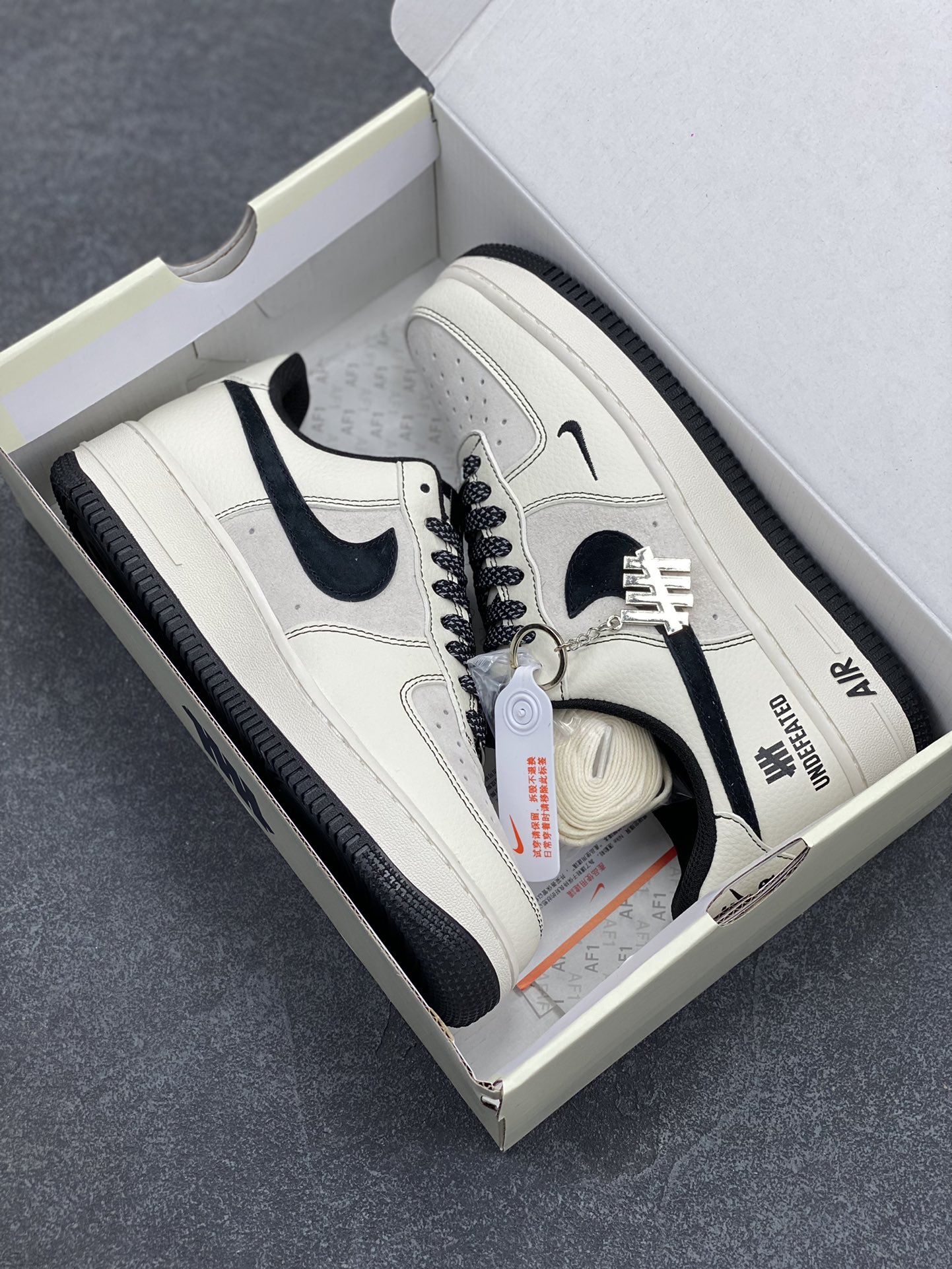 图片[9]-NIke Air Force 1 \’07 Low “UN联名–猪八米黑线”空军一号 低帮 运动鞋 休闲鞋 折边针车 工艺难度大 原楦头原纸板 原装鞋盒 定制五金配件 内置全掌气垫 原厂鞋底 货号：BB7518-017 尺码：36 36.5 37.5 38 38.5 39 40 40.5 41 42 42.5 43 44 44.5 45-选品中心