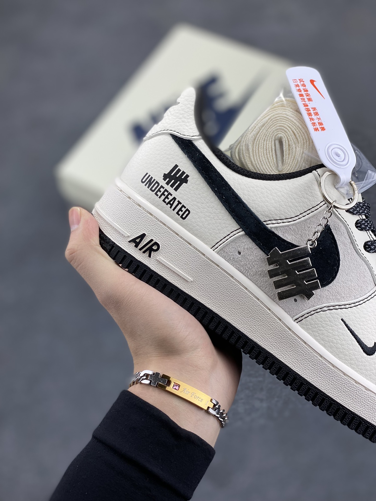 图片[6]-NIke Air Force 1 \’07 Low “UN联名–猪八米黑线”空军一号 低帮 运动鞋 休闲鞋 折边针车 工艺难度大 原楦头原纸板 原装鞋盒 定制五金配件 内置全掌气垫 原厂鞋底 货号：BB7518-017 尺码：36 36.5 37.5 38 38.5 39 40 40.5 41 42 42.5 43 44 44.5 45-选品中心
