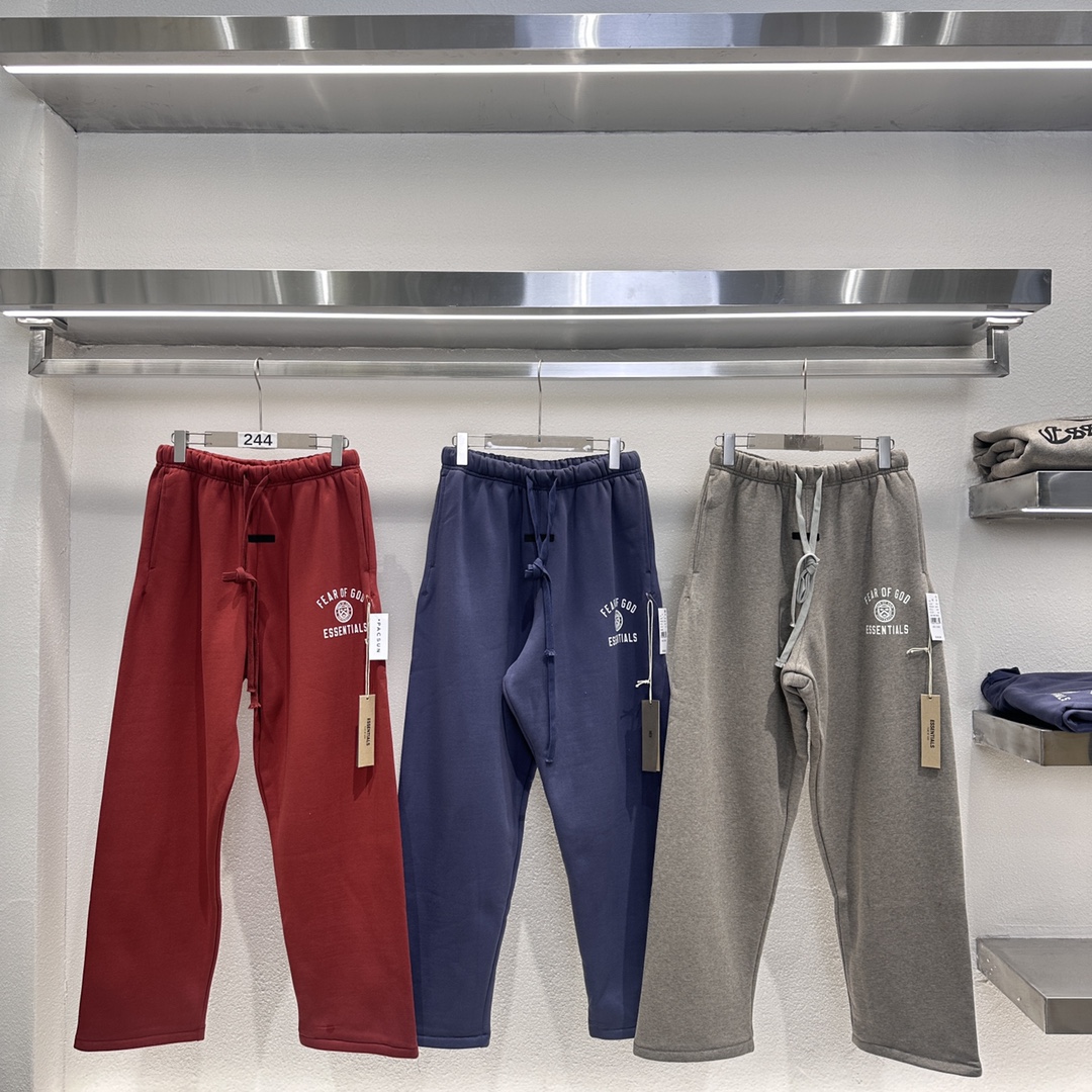 #4018 FALL24 HOLIDAY系列复古印花加绒卫裤
颜色:黛海蓝 深雾灰 绯耀红
码数:XS S M L XL