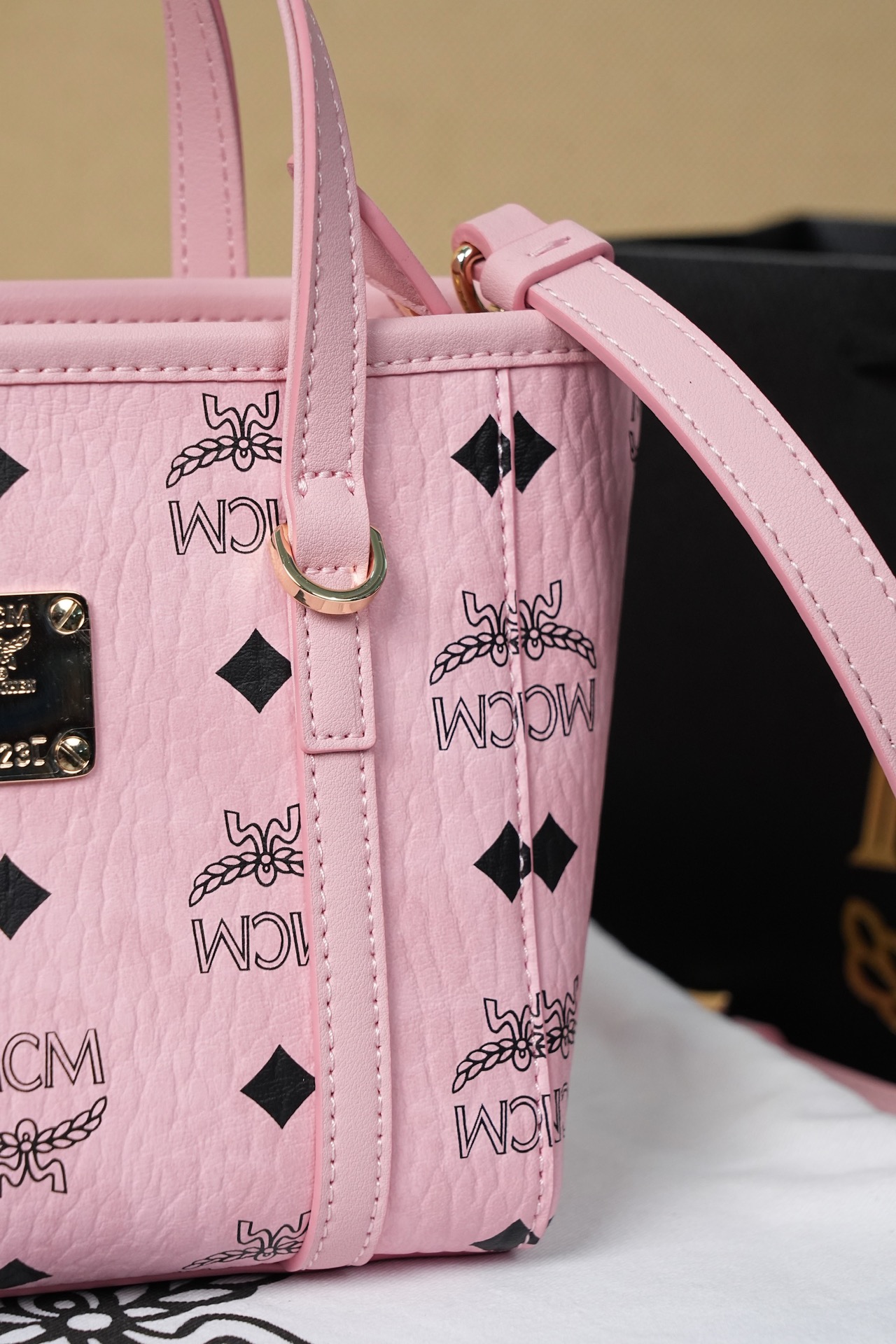 MCM Sure enough, its different. Original shoulder strap details.