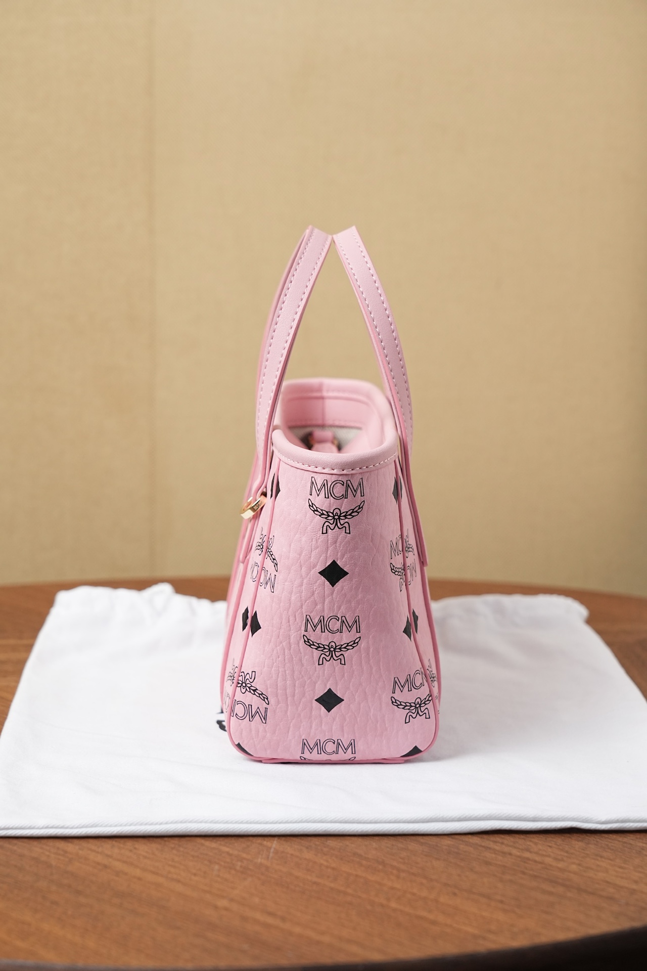 2025Shoulder strap: 100126cmdetachableHandle: hanging length 9cmColo