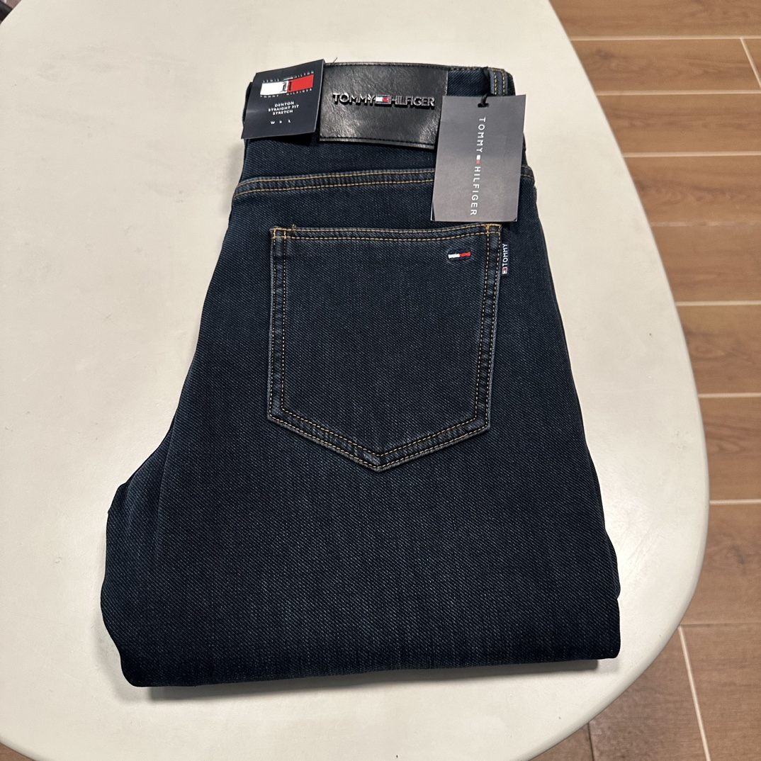 NO:423312,Fleece jeans (supporting after-sales service after-sales service) TB niche exclusively for new styles jeans, high-end version!  Customized fabrics for counters are breathable and comfortable, with impeccable details, and the brand element design concept reflects high quality. The feel is delicate and soft!  It is casually cut, with a great upper body style!  29-40 yards, jeans,alexander wang19860909加绒牛仔裤（支持年后售后） TB小众 独家专供新款 牛仔裤,高端版本！专柜定制面料 透气舒适度高,细节无可挑剔,品牌元素设计理念,体现高品质.手感细腻柔软！呈现休闲裁剪,上身版型超赞！ 码数29-40,,jeans,alexander wang,Men's clothing