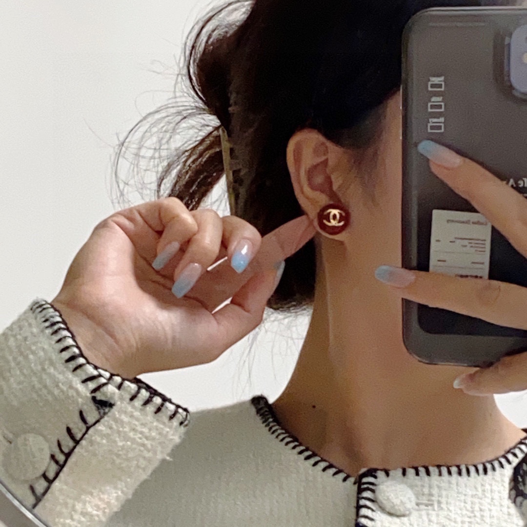 NO:110266,New Xiaoxiang Chanel New Year Red Pearl Earrings Hot Sales Model Synchronous Counter Exquisite Workmanship Delicate and Delicate Heavy Industry Version Super Fairy Beautiful Super Careless No Breakthrough Comparable to ZP Buy It's Just Make a Make a Make Earrings, Elegant Earrings19860909新款小香chanel新年红色珍珠耳钉 热销款 同步专柜 做工精致细腻 重工版本 超级仙女唯美的一款 超级细心无漏洞 媲美zp 买到就是赚到 耳环,饰品精品,chanel,earrings,Jewelry