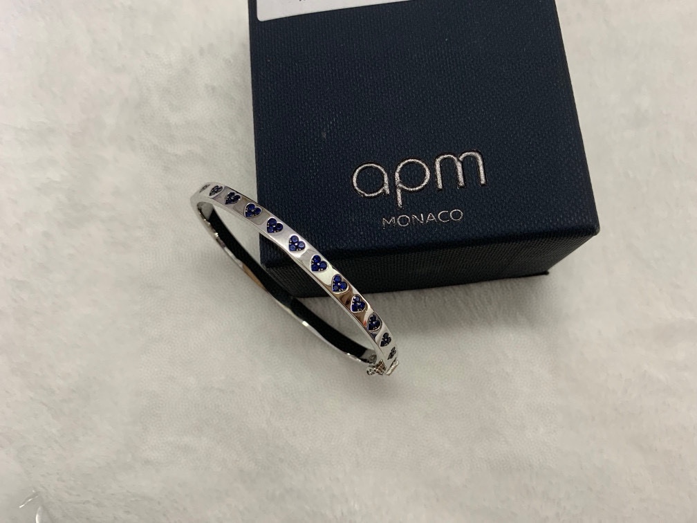 P105 Apm 蓝银爱心手镯个性高级手饰新品浪漫礼物送女友。