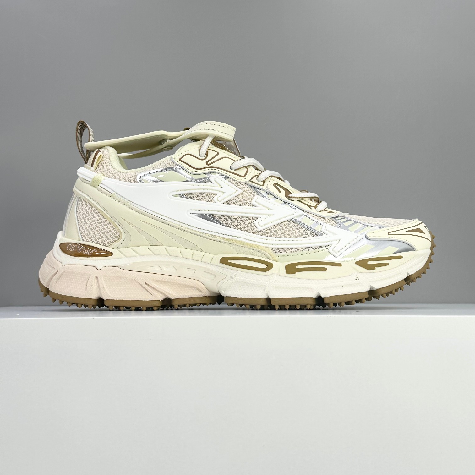 Off-White Vintage Runner Sneakers: Lightweight, Breathable, and Durable 2 a1735218307580 5740