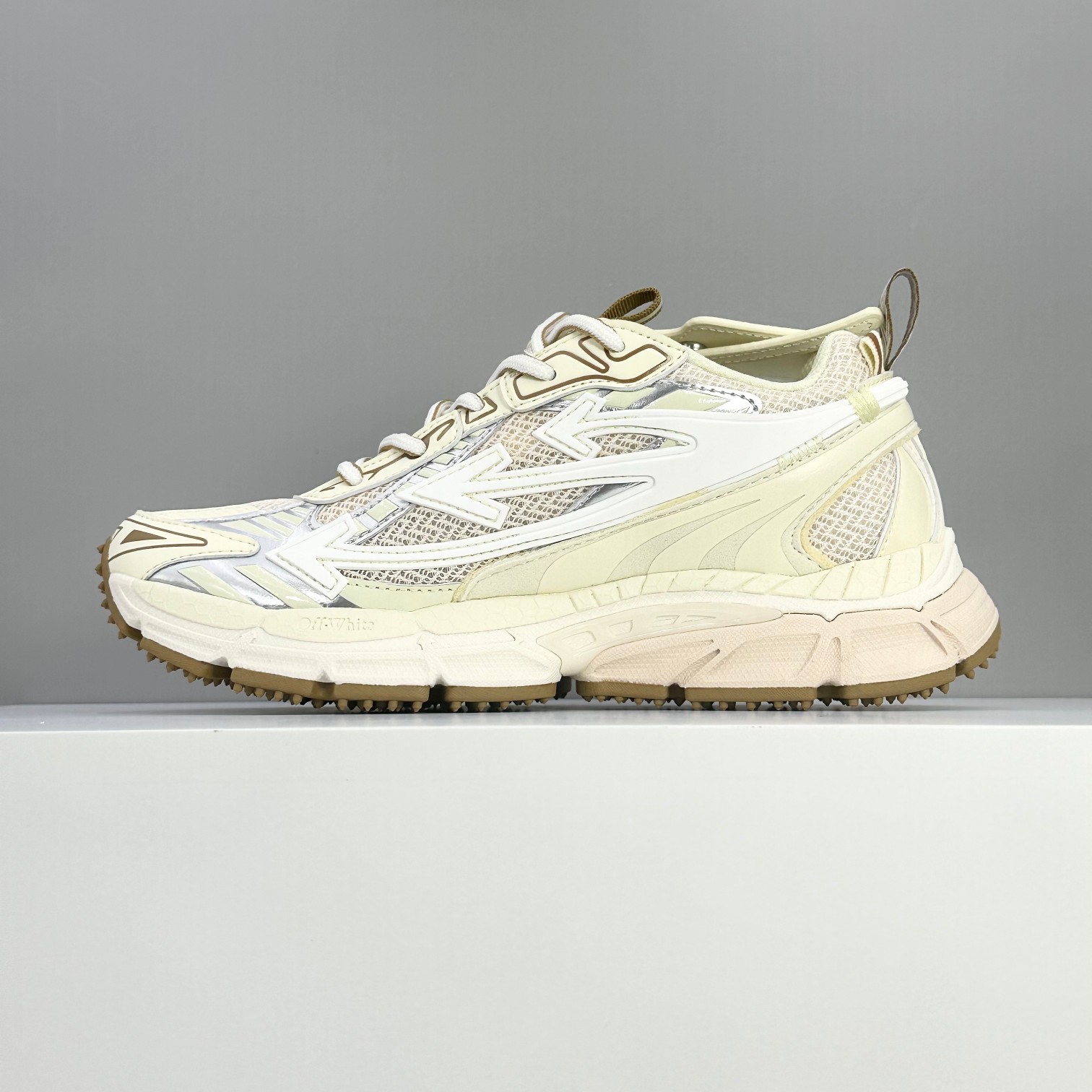 Off-White Vintage Runner Sneakers: Lightweight, Breathable, and Durable 3 a1735218307696 4335