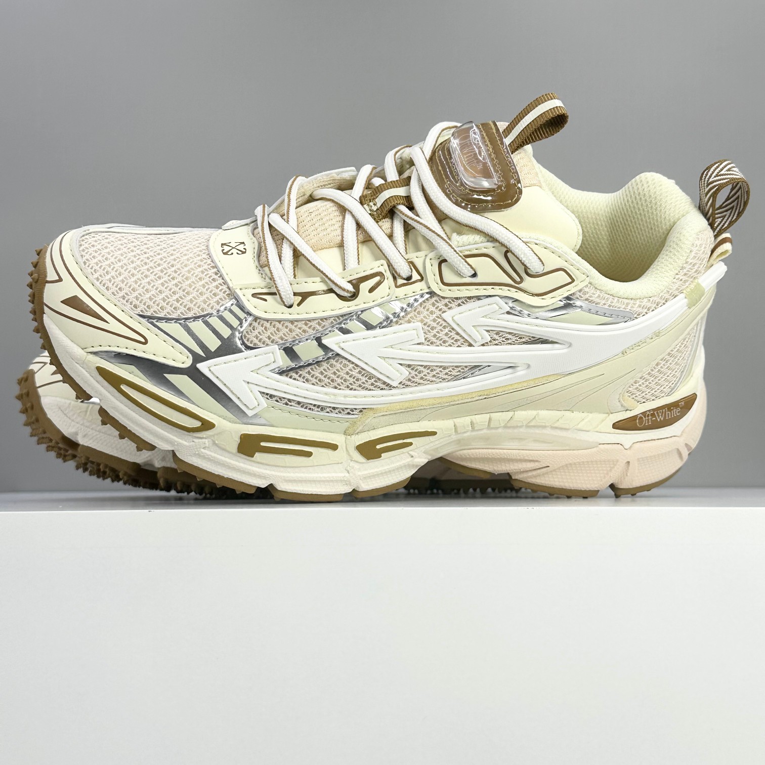 Off-White Vintage Runner Sneakers: Lightweight, Breathable, and Durable 4 a1735218307822 6450