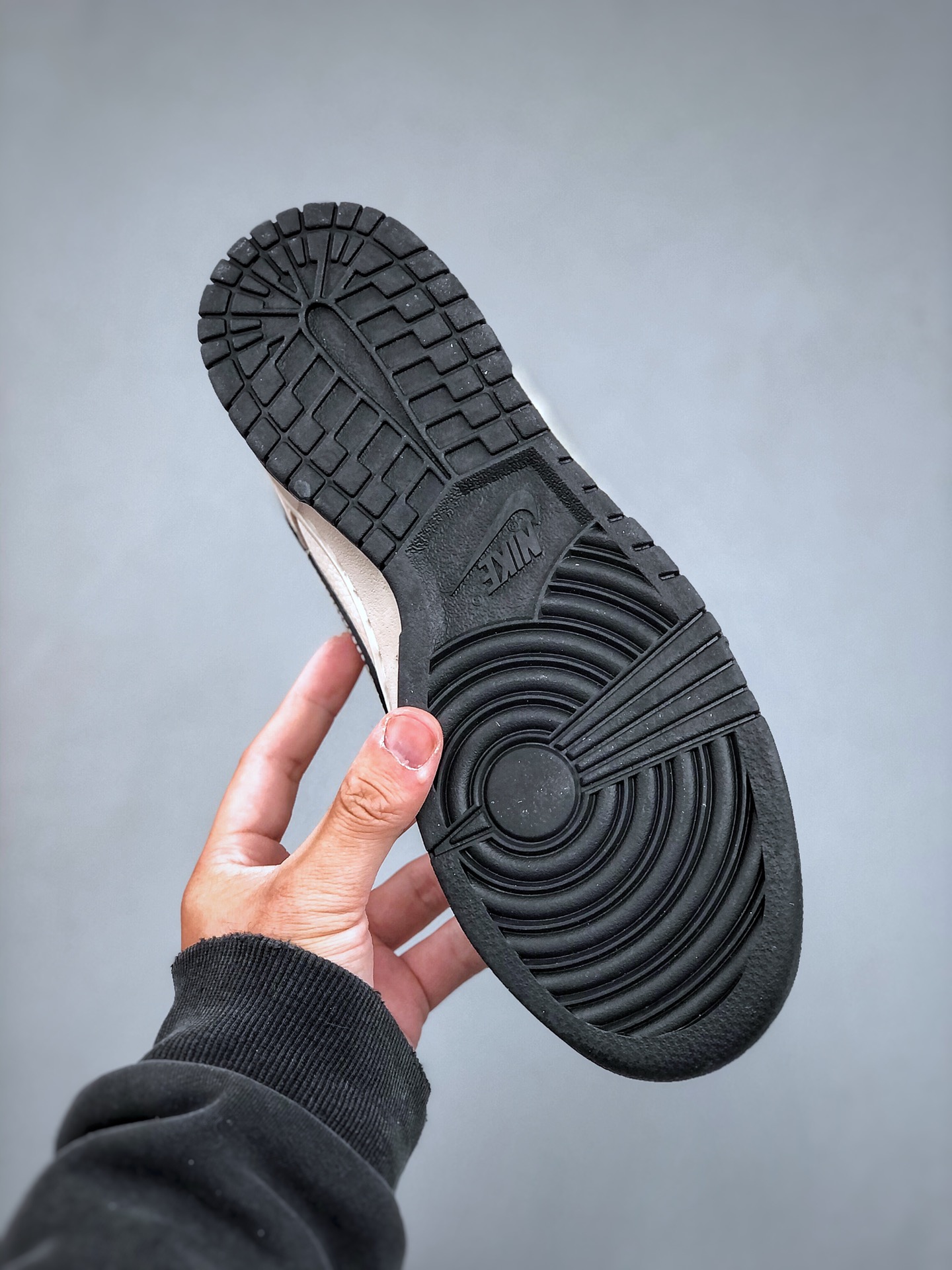 Low-top casual sneaker silhouette - Comprehensive 8