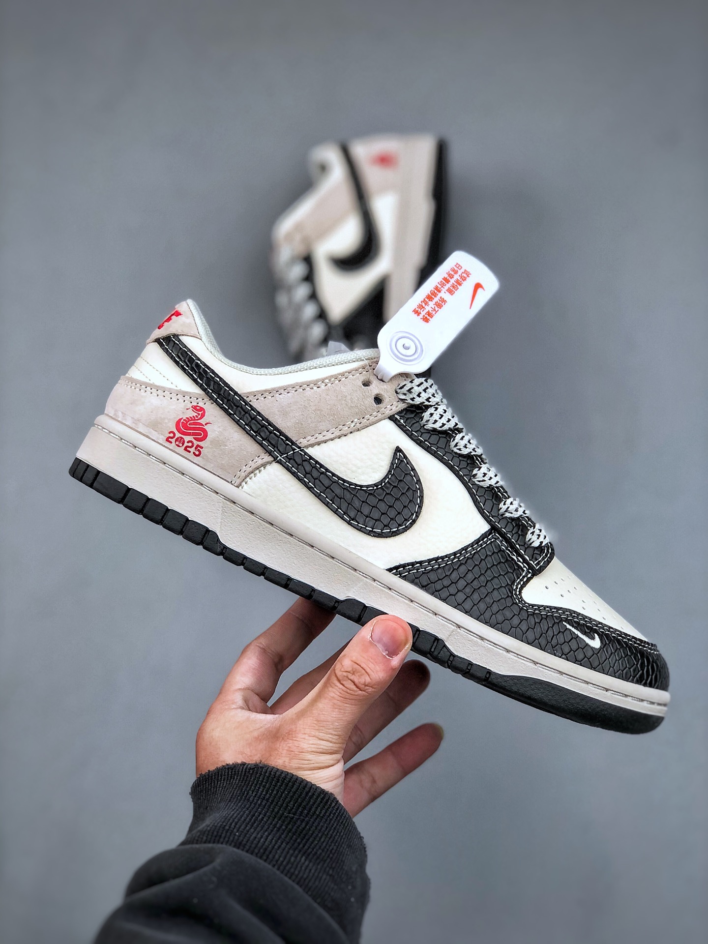 Low-top casual sneaker silhouette - Comprehensive 4