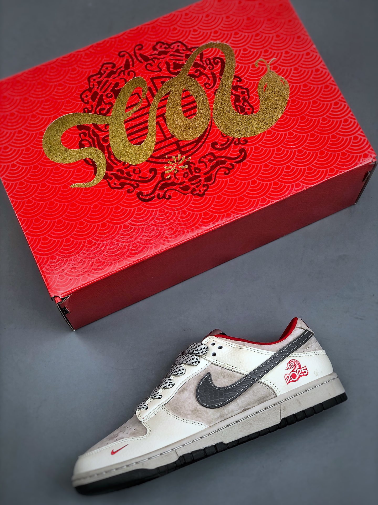 Silhouette:** Low-top sneaker - Comprehensive 3