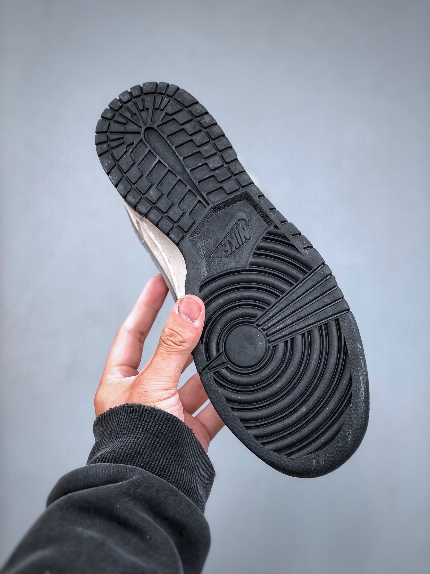 Silhouette:** Low-top sneaker - Comprehensive 8