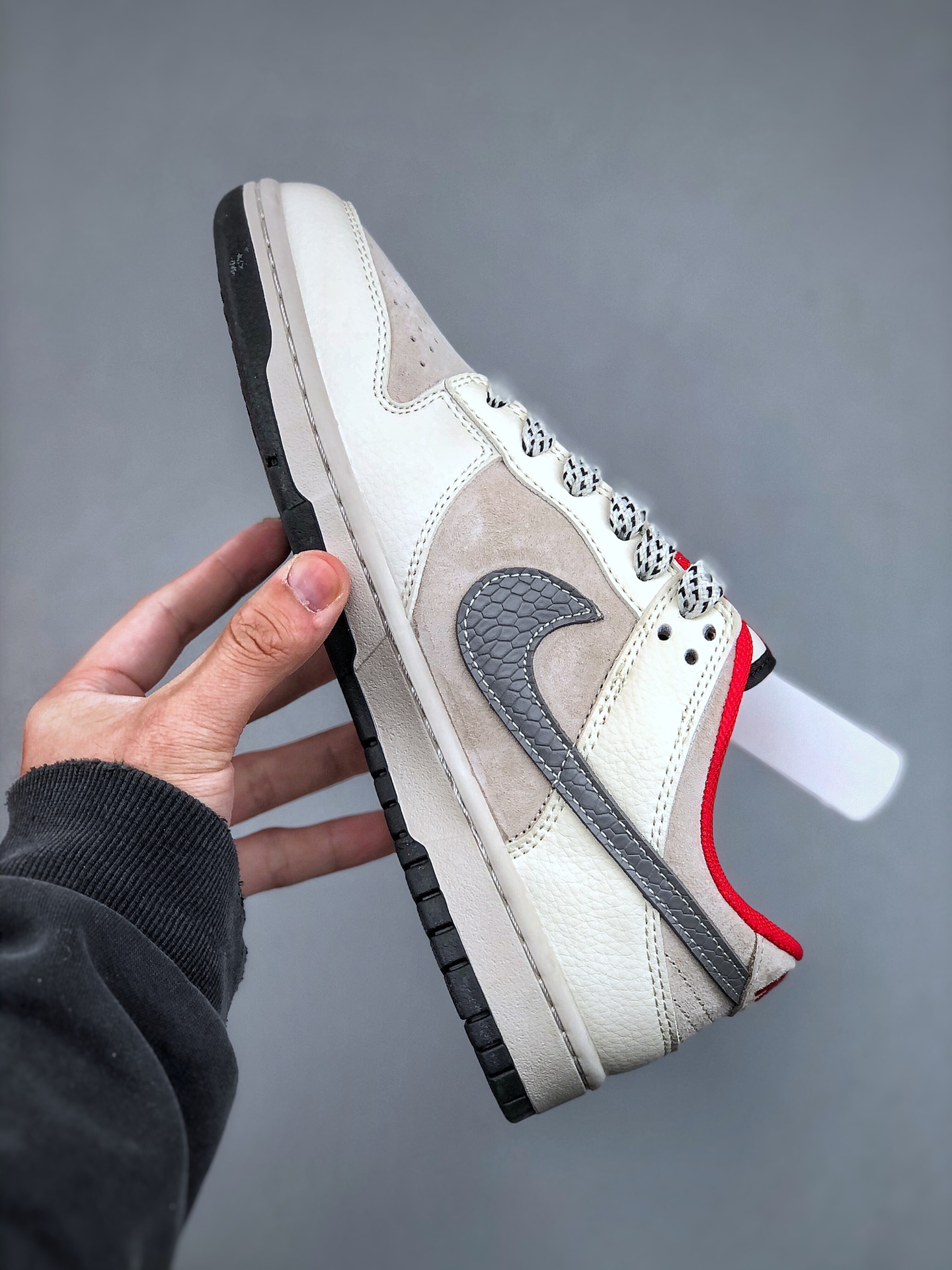 Silhouette:** Low-top sneaker - Comprehensive 2