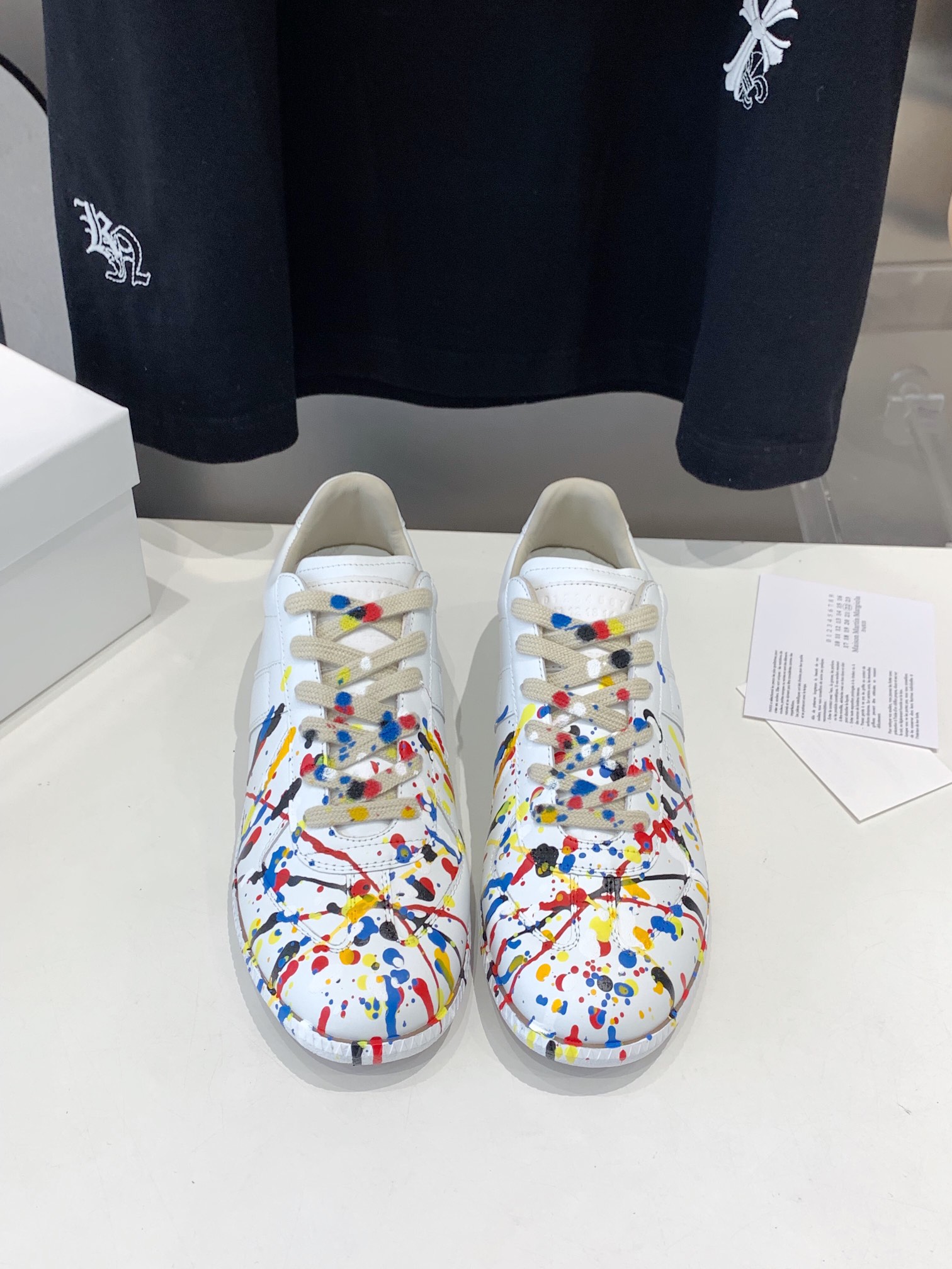 NO:174487,Women and men's latest graffiti Maison Margiela mm6 classic German training shoes, ink splashing technology, new colors are always increasing, invincible and beautiful, the only version, detailed, multiple authentic products are purchased back 1 to 1 model development!  Upper: cowhide suede Inner: imported lambskin original sole open mold rubber wear-resistant beef tendon sole Size: women 34-40 men 39-45, casual shoes/sports shoes, masion margiela, sneakers, cowhide, sheepskin, chamois leather19860909女男10最新涂鸦Maison Margiela mm6经典德训鞋 泼墨工艺 新色一直在增加,无敌好看,唯一对版 细品 多双正品代购回来1比1出模开发！ 鞋面:牛皮麂皮 内里:进口小羊皮 鞋底原版开模橡胶耐磨牛筋底 Size:女34-40 男39-45,休闲鞋/运动鞋,masion margiela,sneakers,cowhide,sheepskin,chamois leather,Women's Shoes