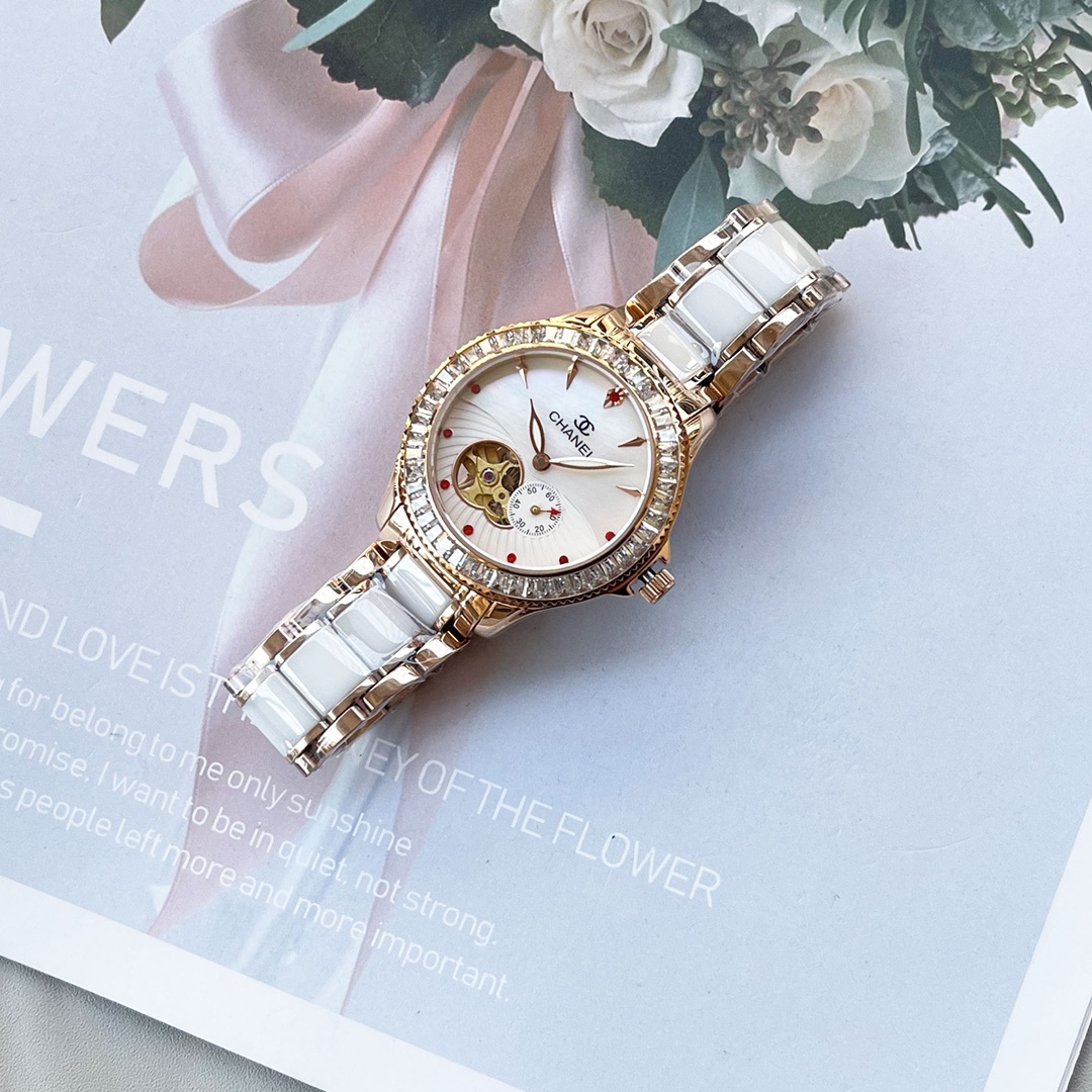 “3D Stereo Effects Highlight Water Drills Above Petals in Luxurious Female 35mm” - 图片 1