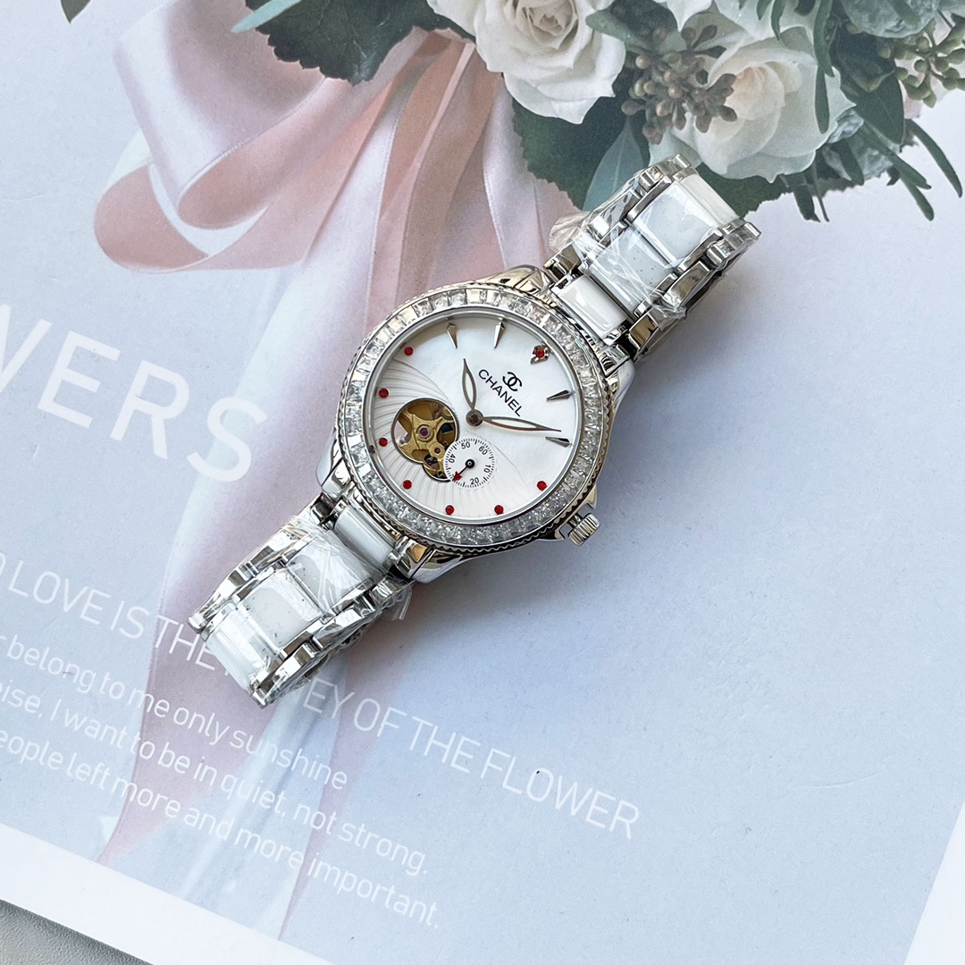 “3D Stereo Effects Highlight Water Drills Above Petals in Luxurious Female 35mm” - 图片 2