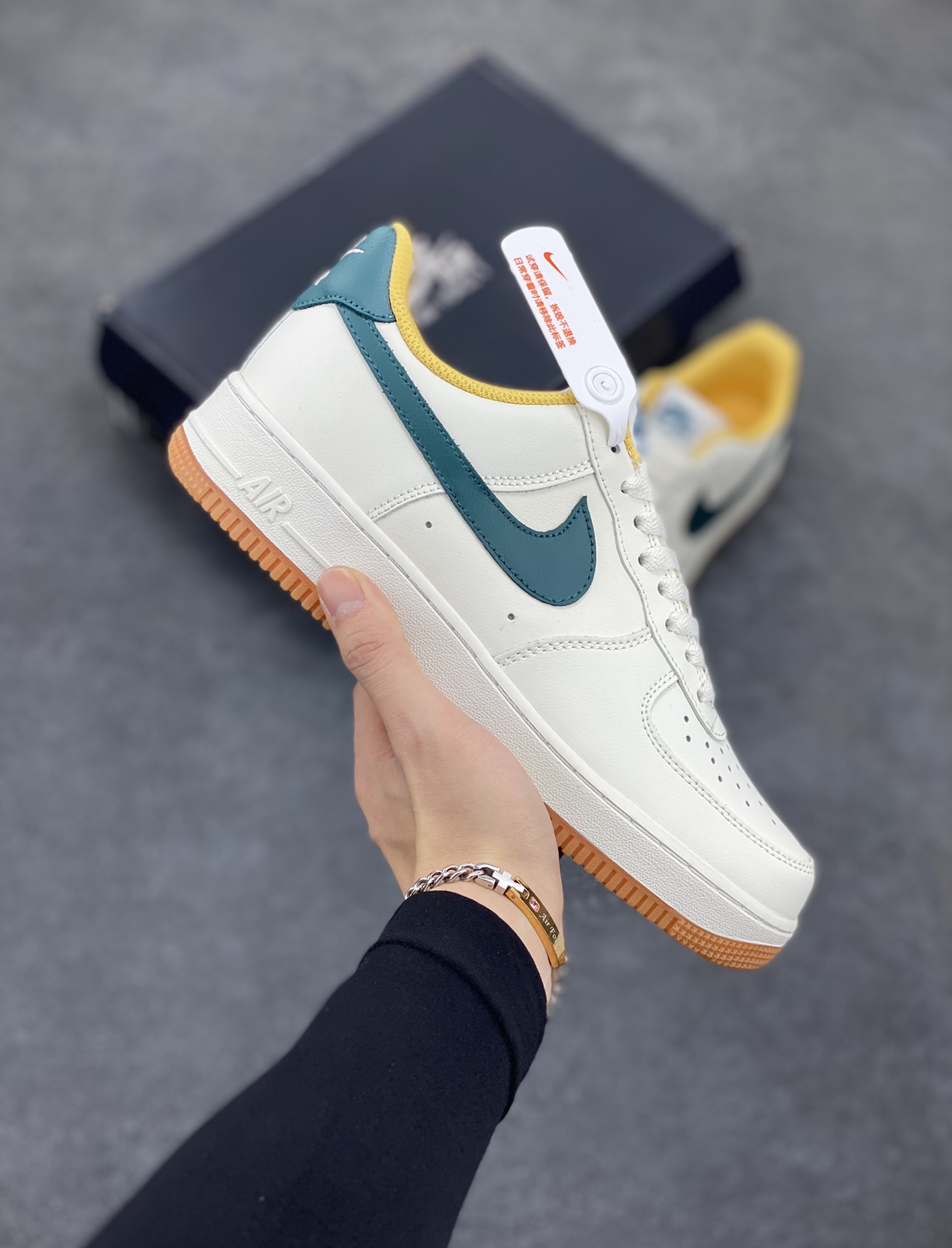 Nike Air Force 1 Low 白绿勾生胶 空军一号低帮运动休闲板鞋 原楦头原纸板 打造纯正空军版型 专注外贸渠道 全掌内置蜂窝气垫 原盒配件 原厂中底钢印、拉帮完美 货号：FD9063-111 尺码：36 36.5 37.5 38 38.5 39 40 40.5 41 42 42.5 43 44 44.5 45-选品中心