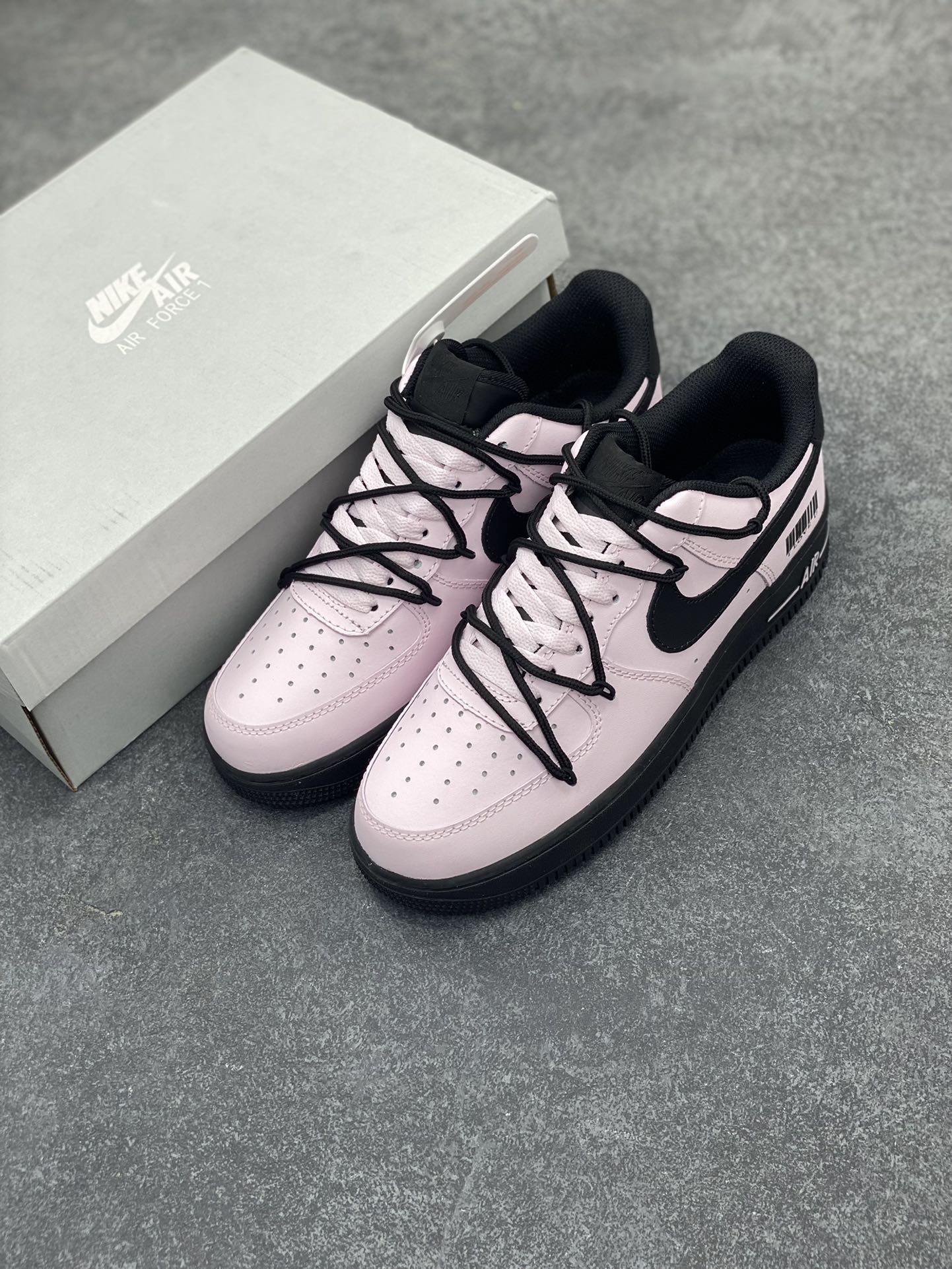 图片[8]-Nike Air Force 1 Low 空军一号低帮运动休闲板鞋 原楦头原纸板 打造纯正空军版型 专注外贸渠道 全掌内置蜂窝气垫 原盒配件 原厂中底钢印、拉帮完美 货号：DD8959-001 尺码：36 36.5 37.5 38 38.5 39 40 40.5 41 42 42.5 43 44 44.5 45-选品中心