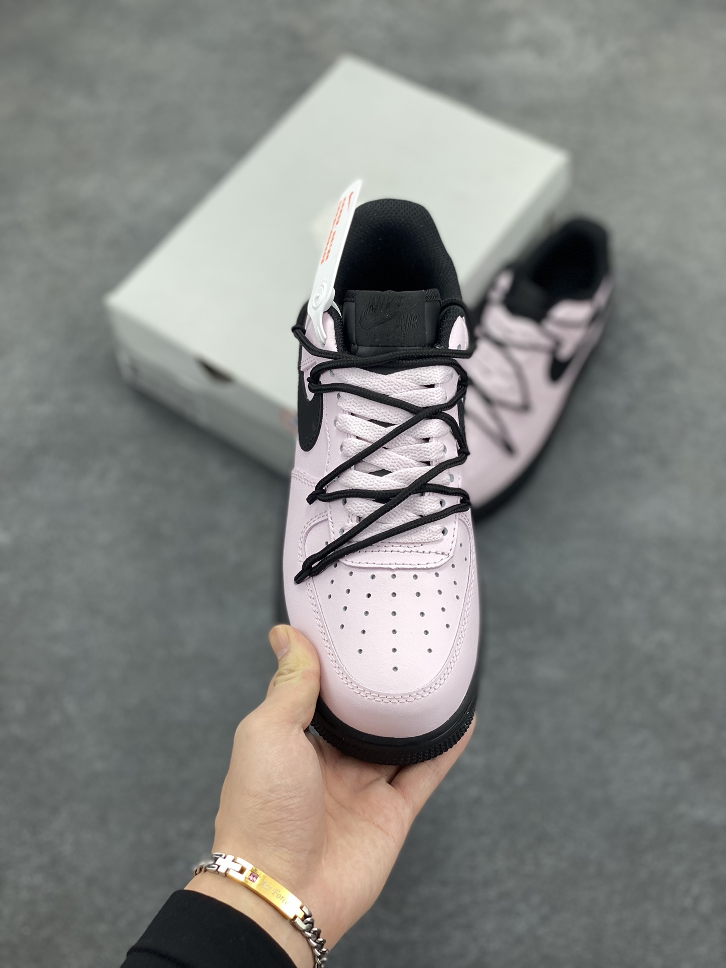 图片[2]-Nike Air Force 1 Low 空军一号低帮运动休闲板鞋 原楦头原纸板 打造纯正空军版型 专注外贸渠道 全掌内置蜂窝气垫 原盒配件 原厂中底钢印、拉帮完美 货号：DD8959-001 尺码：36 36.5 37.5 38 38.5 39 40 40.5 41 42 42.5 43 44 44.5 45-选品中心