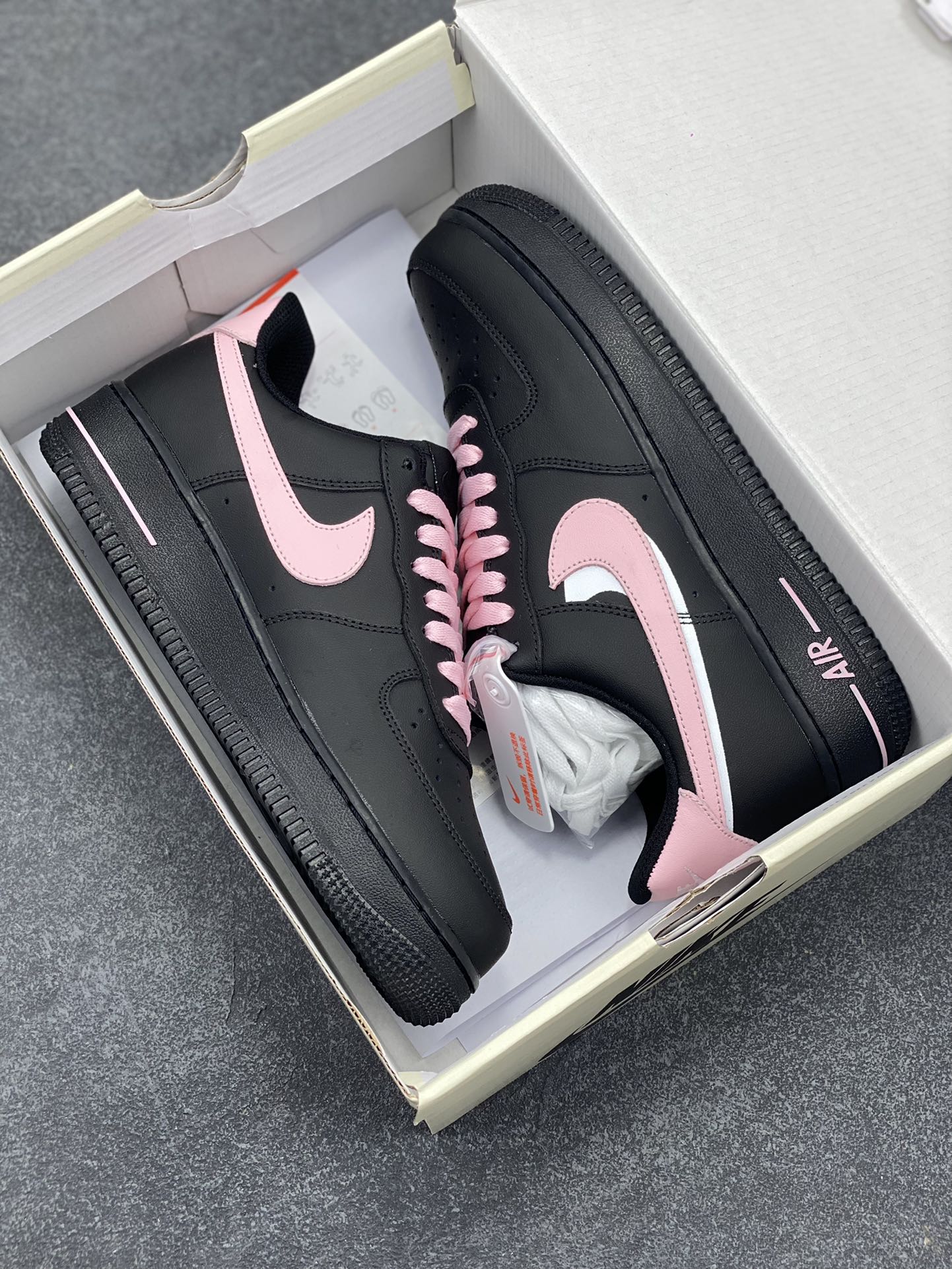 图片[9]-Nike Air Force 1 Low 黑粉双勾 空军一号低帮运动休闲板鞋 原楦头原纸板 打造纯正空军版型#专注外贸渠道 全掌内置蜂窝气垫 #原盒配件 原厂中底钢印、拉帮完美 货号：CW2288-028 尺码：36 36.5 37.5 38 38.5 39 40 40.5 41 42 42.5 43 44 44.5 45-选品中心