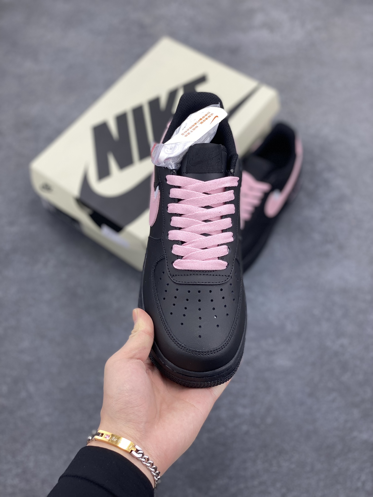 图片[2]-Nike Air Force 1 Low 黑粉双勾 空军一号低帮运动休闲板鞋 原楦头原纸板 打造纯正空军版型#专注外贸渠道 全掌内置蜂窝气垫 #原盒配件 原厂中底钢印、拉帮完美 货号：CW2288-028 尺码：36 36.5 37.5 38 38.5 39 40 40.5 41 42 42.5 43 44 44.5 45-选品中心