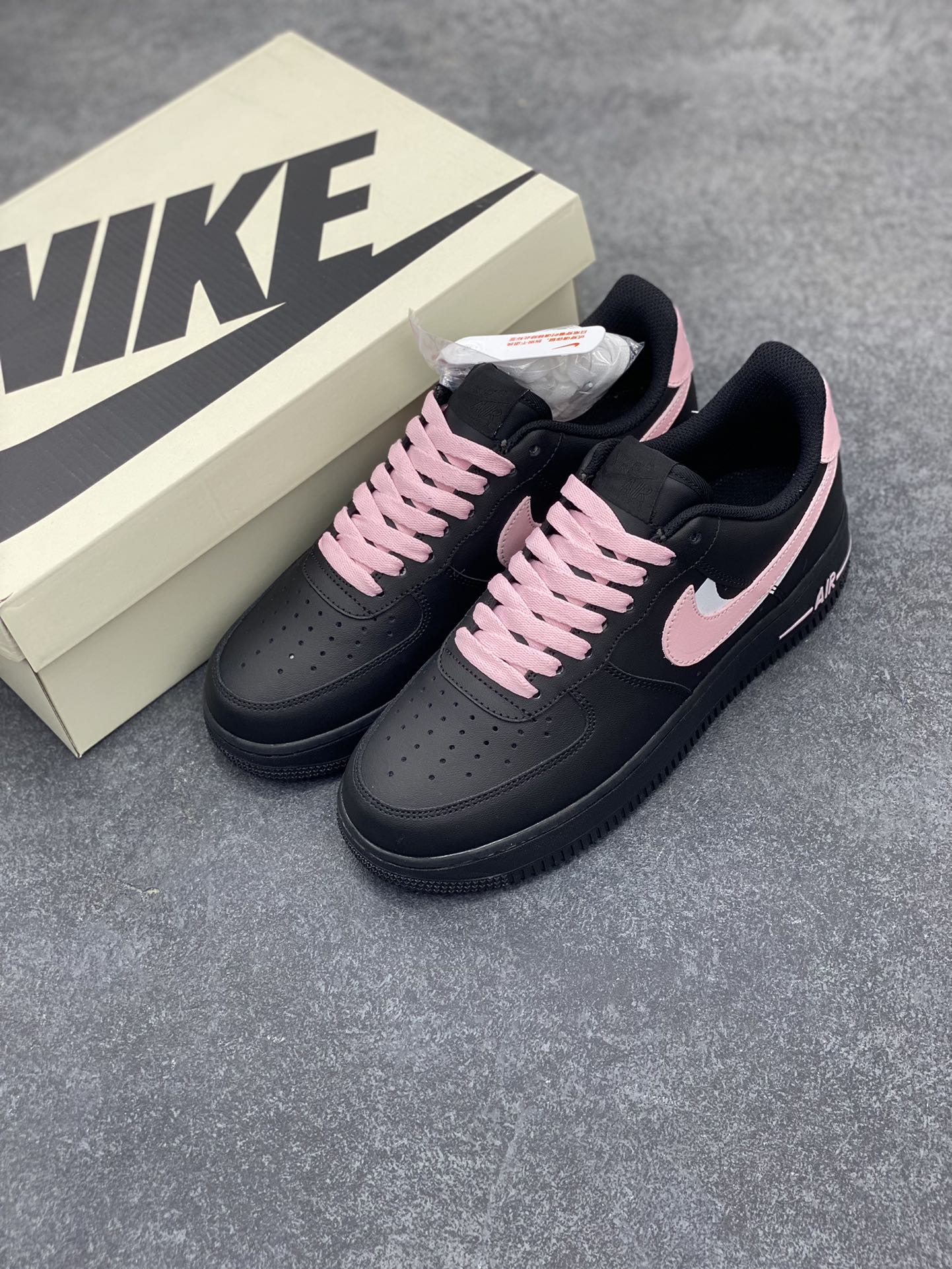 图片[8]-Nike Air Force 1 Low 黑粉双勾 空军一号低帮运动休闲板鞋 原楦头原纸板 打造纯正空军版型#专注外贸渠道 全掌内置蜂窝气垫 #原盒配件 原厂中底钢印、拉帮完美 货号：CW2288-028 尺码：36 36.5 37.5 38 38.5 39 40 40.5 41 42 42.5 43 44 44.5 45-选品中心
