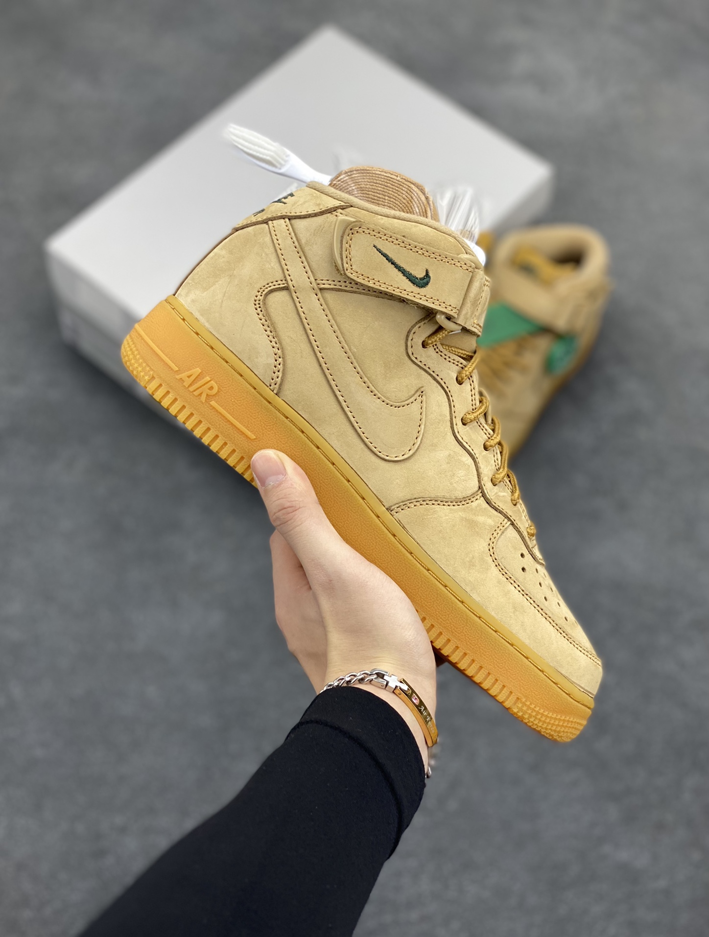 HY版本💯 Nike Air Force 1 Low 中帮小麦 空军一号运动休闲板鞋 原楦头原纸板 打造纯正空军版型#专注外贸渠道 全掌内置蜂窝气垫 #原盒配件 原厂中底钢印、拉帮完美 货号:715889-200 尺码:35.5 36 36.5 37.5 38 38.5 39 40 40.5 41 42 42.5 43 44 44.5 45 46 47-选品中心